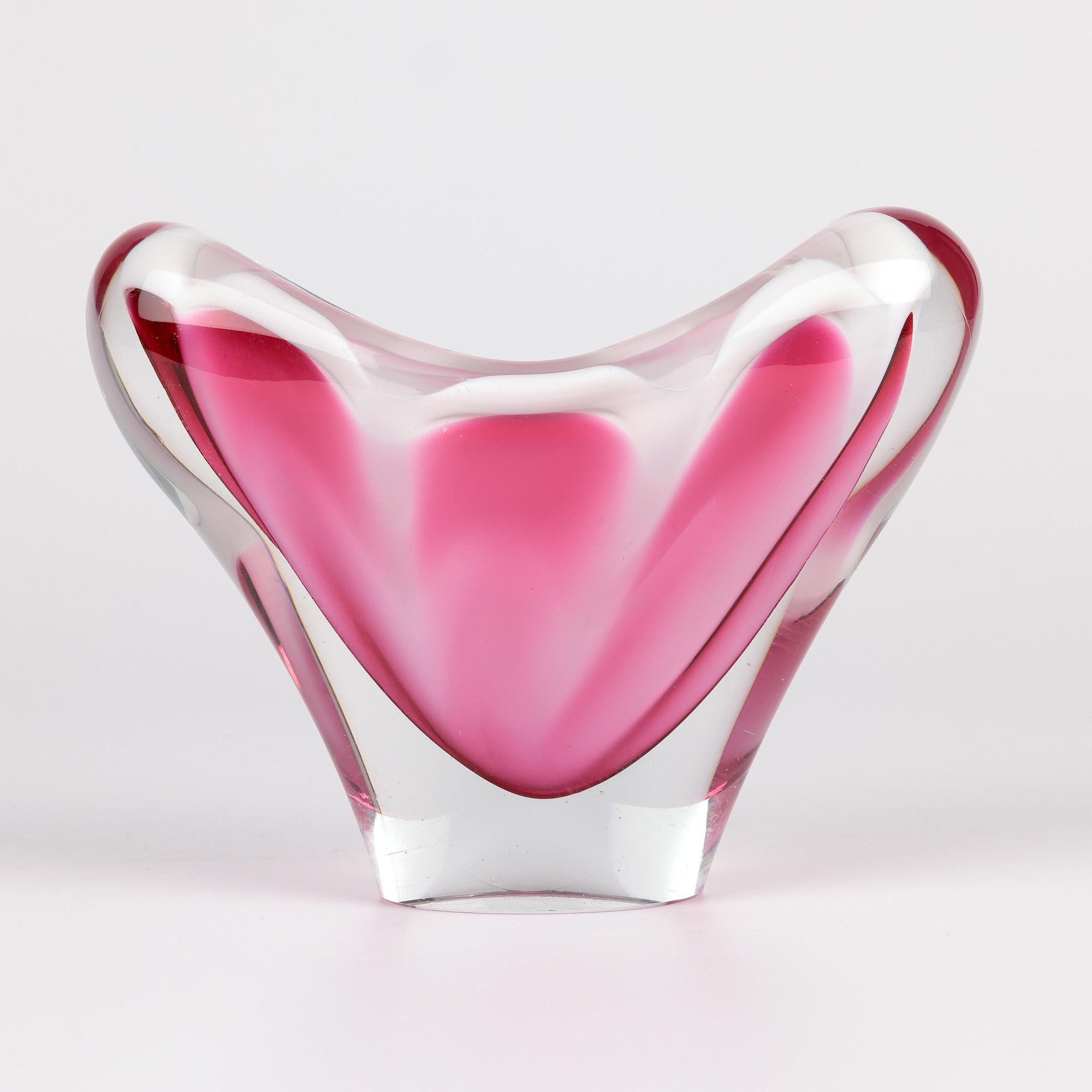 Paul Kedelv Vaso in vetro rosa svedese di metà secolo Flygsfors Coquille in vendita 4