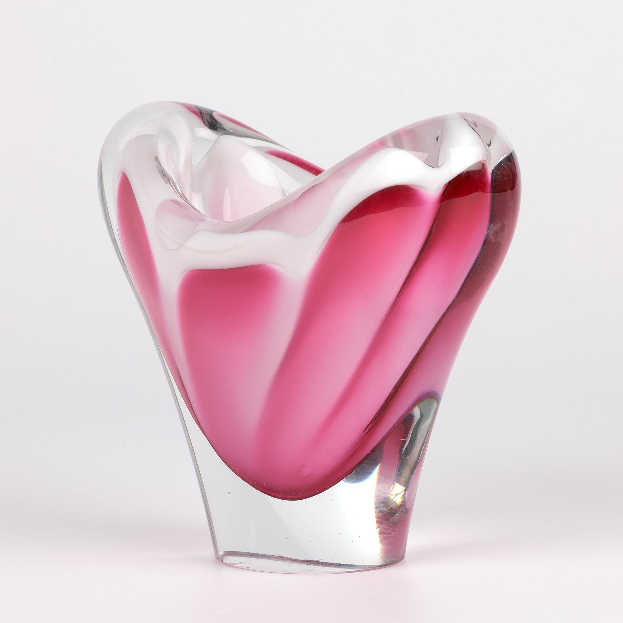 Paul Kedelv Vaso in vetro rosa svedese di metà secolo Flygsfors Coquille in vendita 6