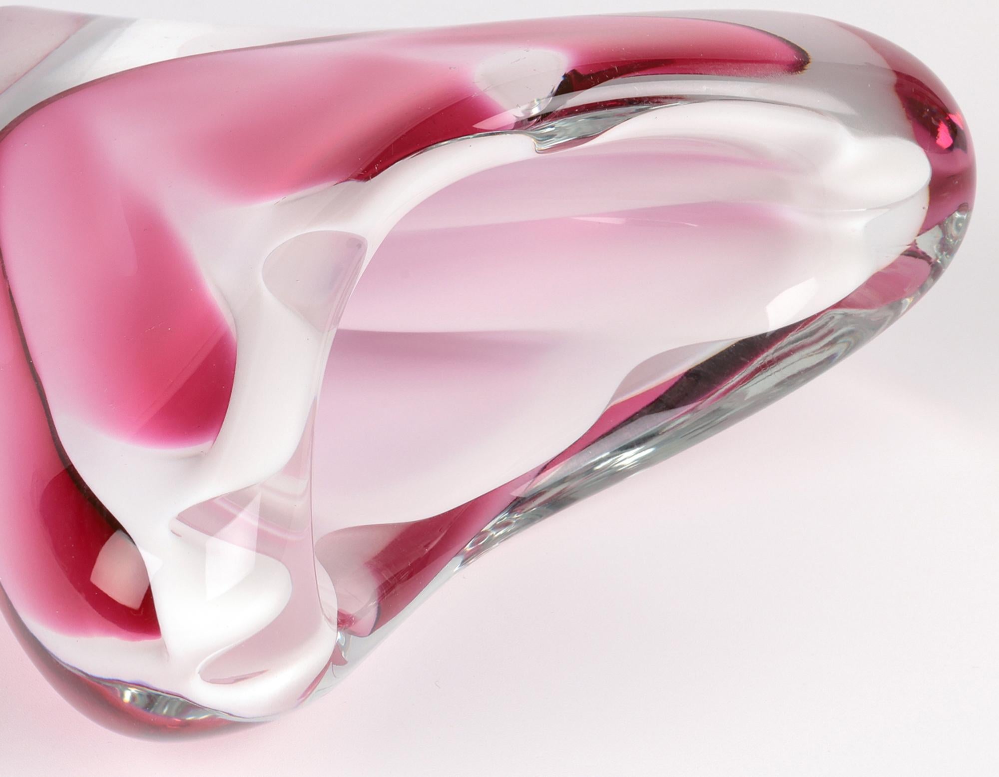 Paul Kedelv Vaso in vetro rosa svedese di metà secolo Flygsfors Coquille in vendita 7