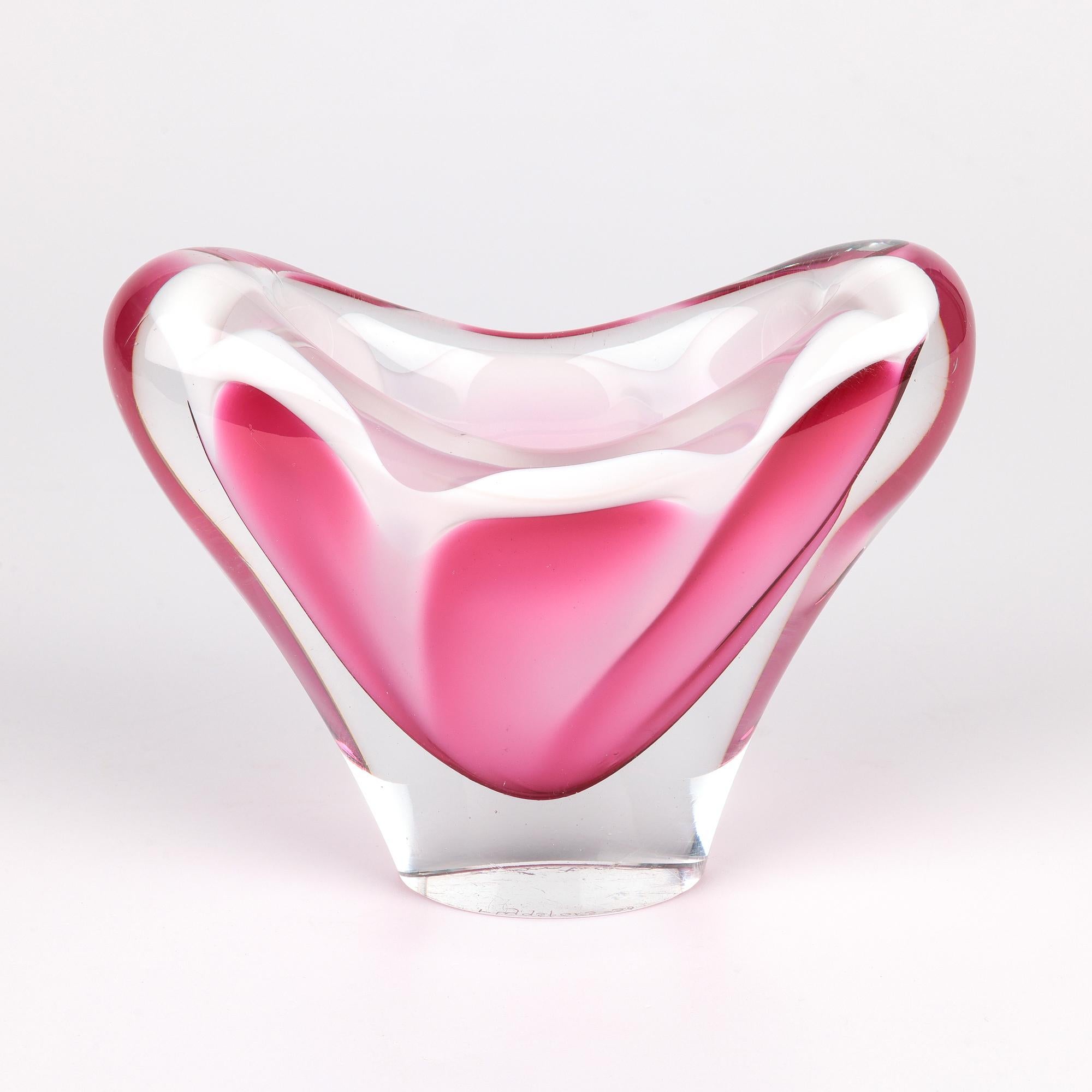 Paul Kedelv Vaso in vetro rosa svedese di metà secolo Flygsfors Coquille in vendita 8