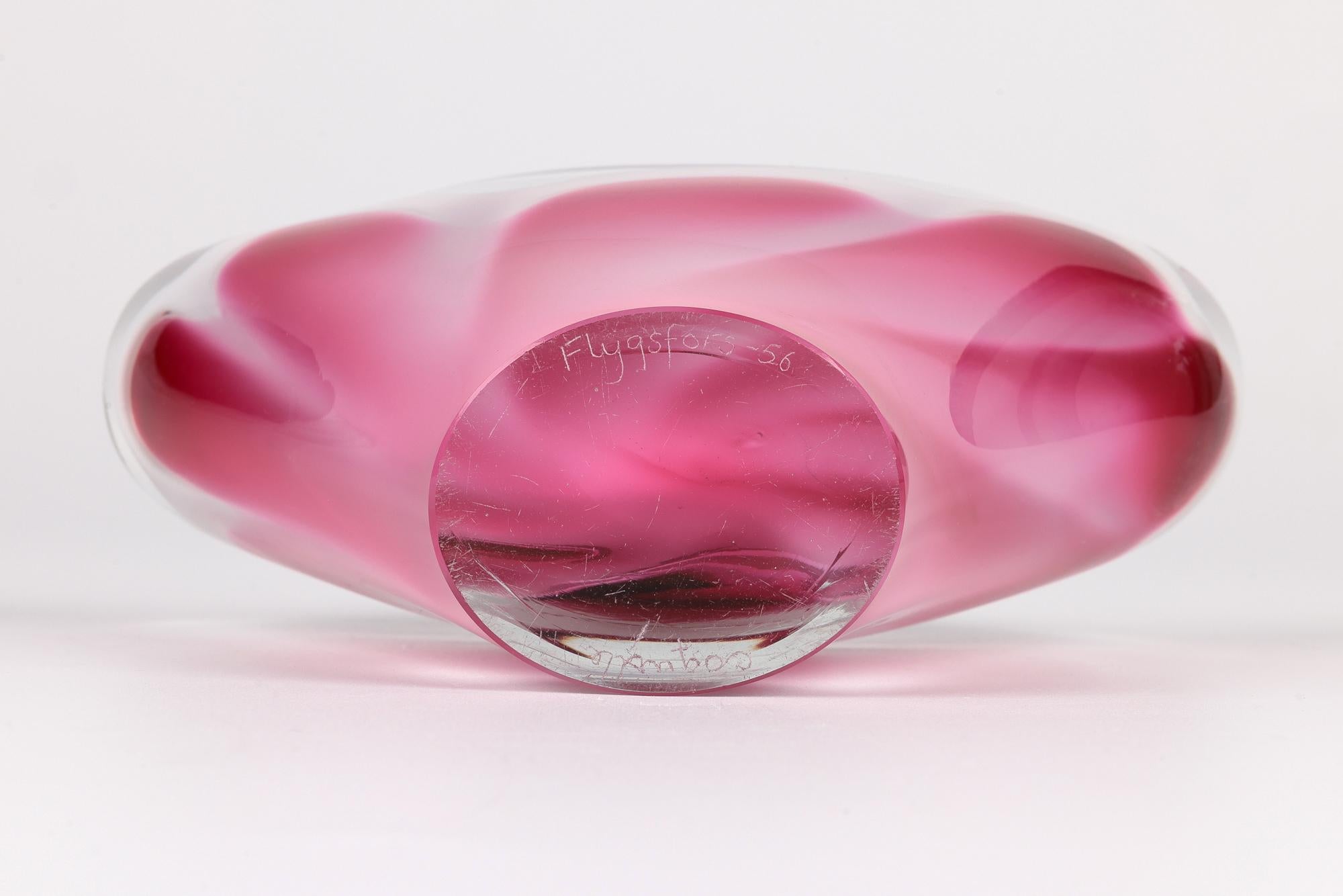 XX secolo Paul Kedelv Vaso in vetro rosa svedese di metà secolo Flygsfors Coquille in vendita