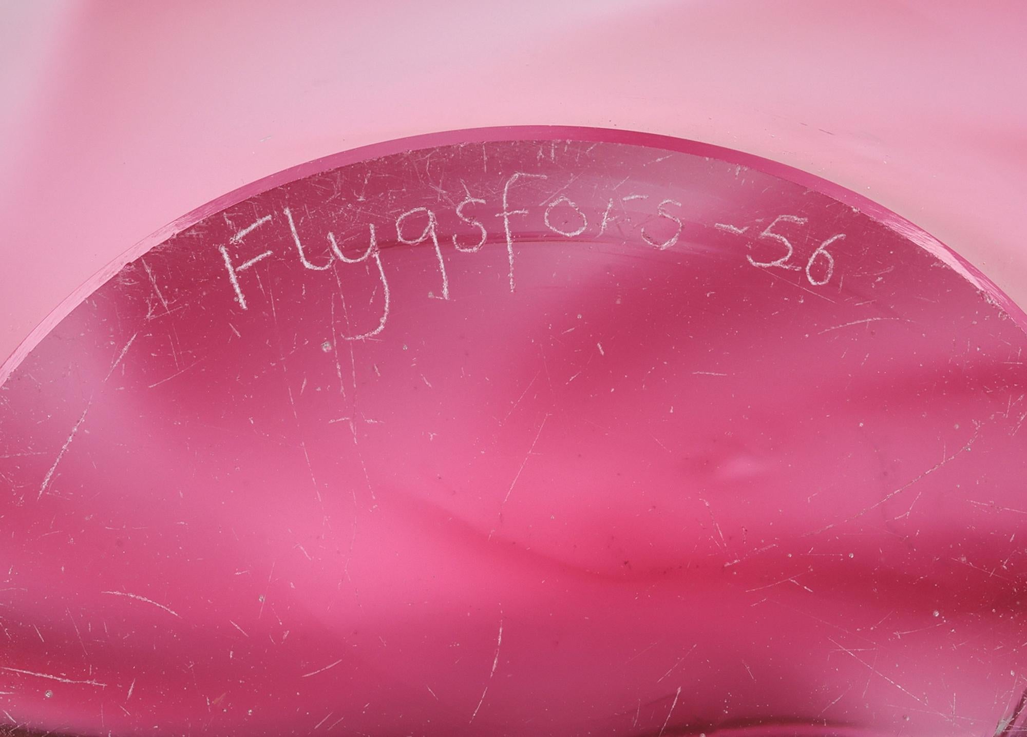 Paul Kedelv Vaso in vetro rosa svedese di metà secolo Flygsfors Coquille in vendita 1