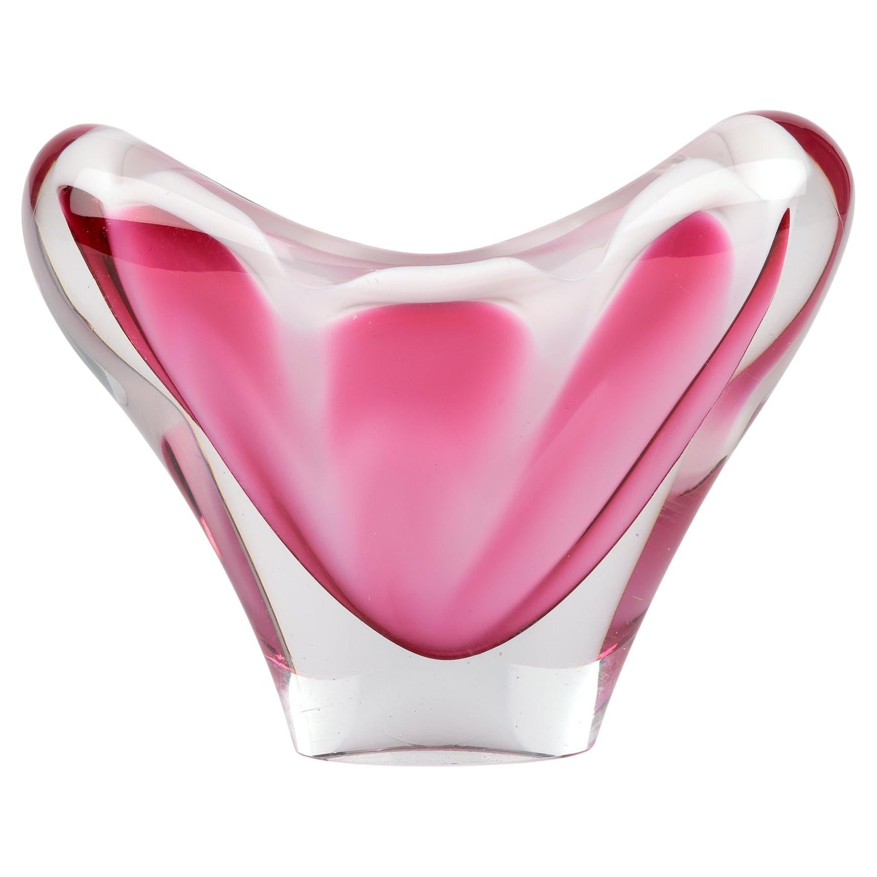 Paul Kedelv Jarrón de cristal sueco de mediados de siglo Flygsfors Coquille rosa