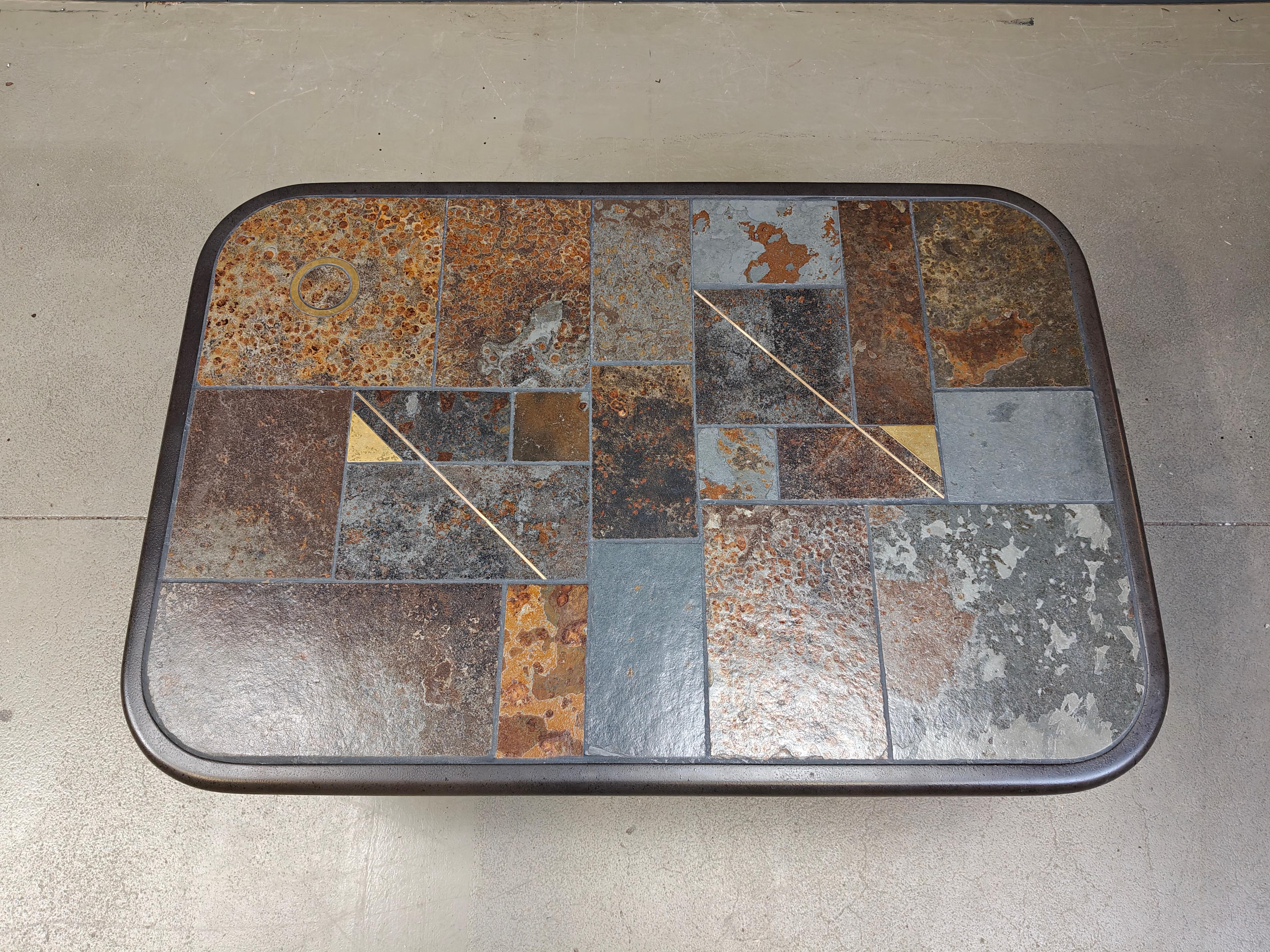 Brutalist slate and natural stone top coffee table with inlaid copper and brass.

Stone slate base

The table is signed but we cant identify the signature.

Good condition.

Very much in the style of Paul Kingma.

1980s - Germany

Height: