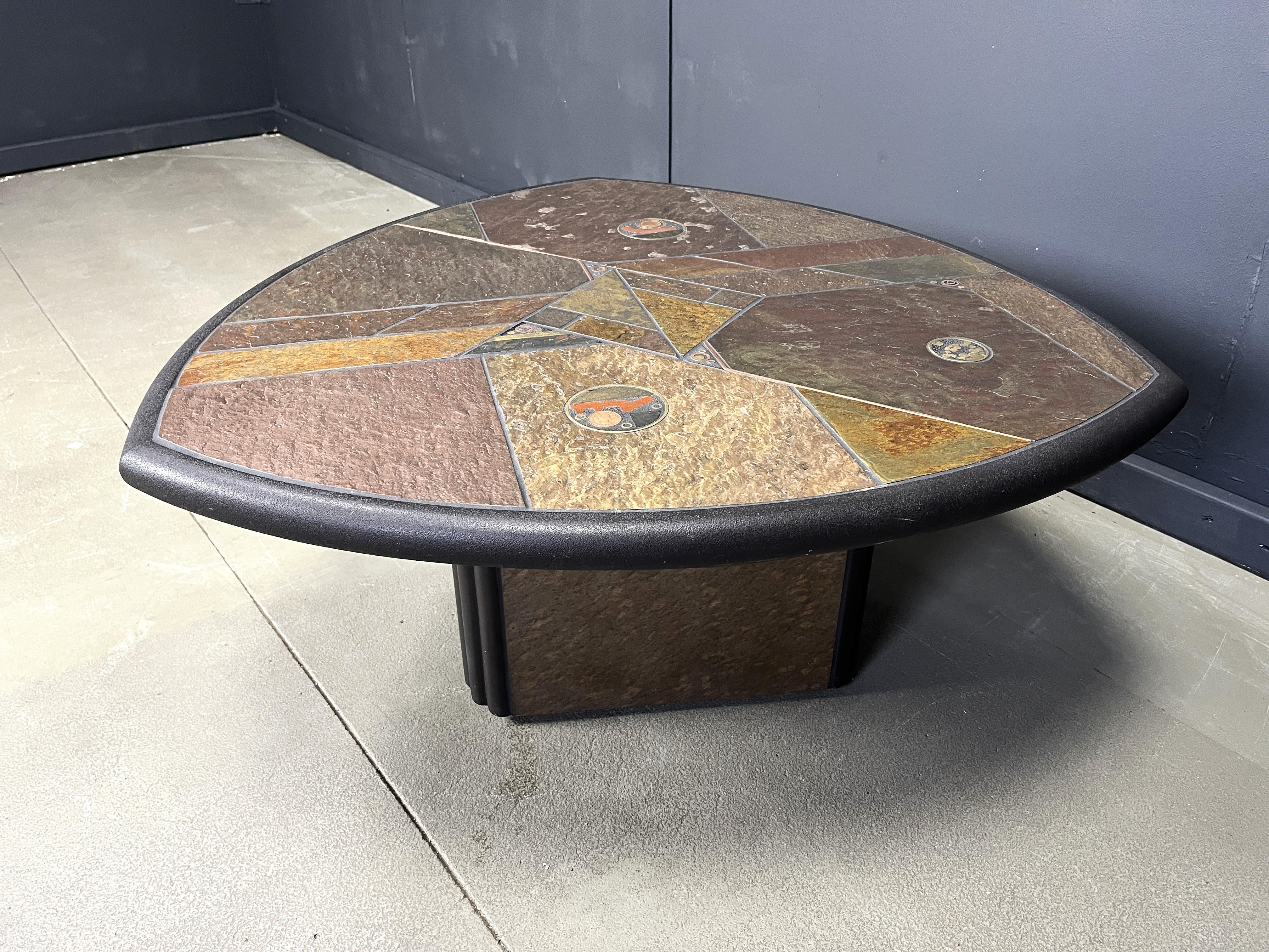 Paul Kingma attributed triangular coffee table, 1980s 4
