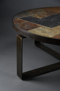 Paul Kingma, tavolino rotondo brutalista in ardesia, ottone e ferro