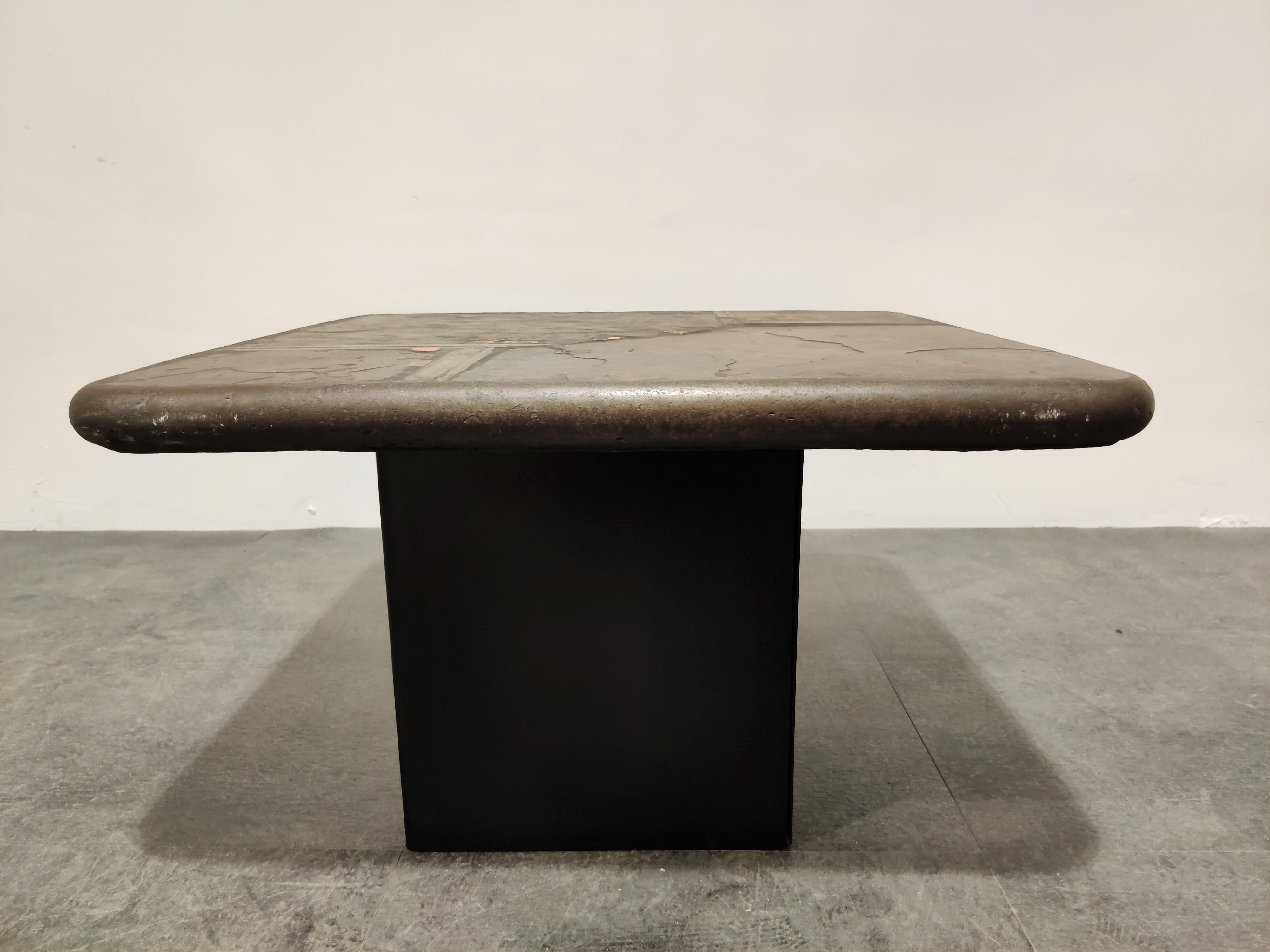 Brutalist slate and natural stone top coffee table with inlaid copper and brass.

The base consists of two L shaped heavy steel bases.

Good condition.

Signed 'Kingma 87'

1987, the Netherlands

Measures: Height 40cm/15.74