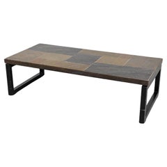 Table basse en ardoise en mosaïque insérée d'inspiration Paul Kingma avec cadre en métal plaqué