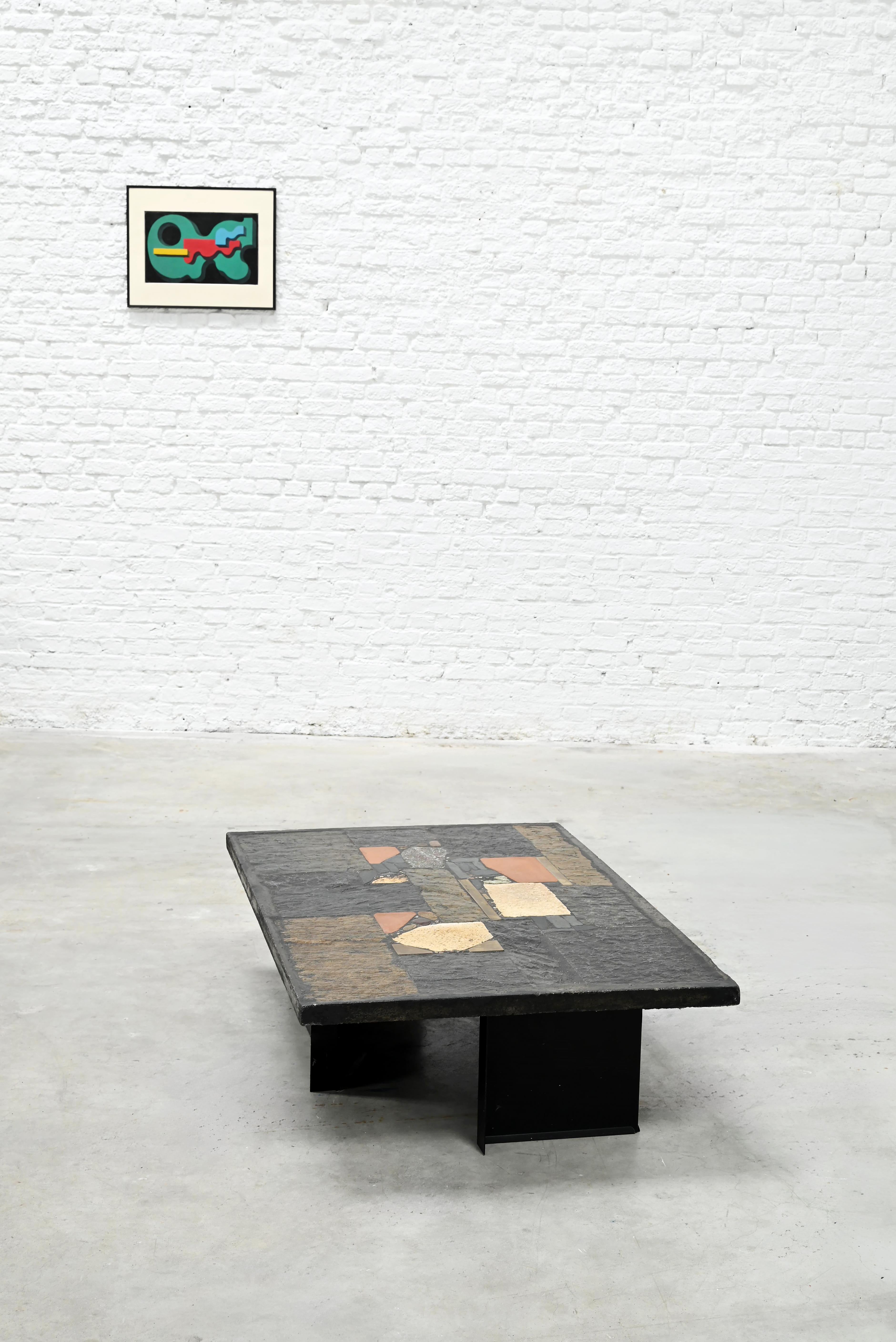 Mesa de centro Paul Kingma con incrustaciones de pizarra, piedra y latón, años 70 en venta 2