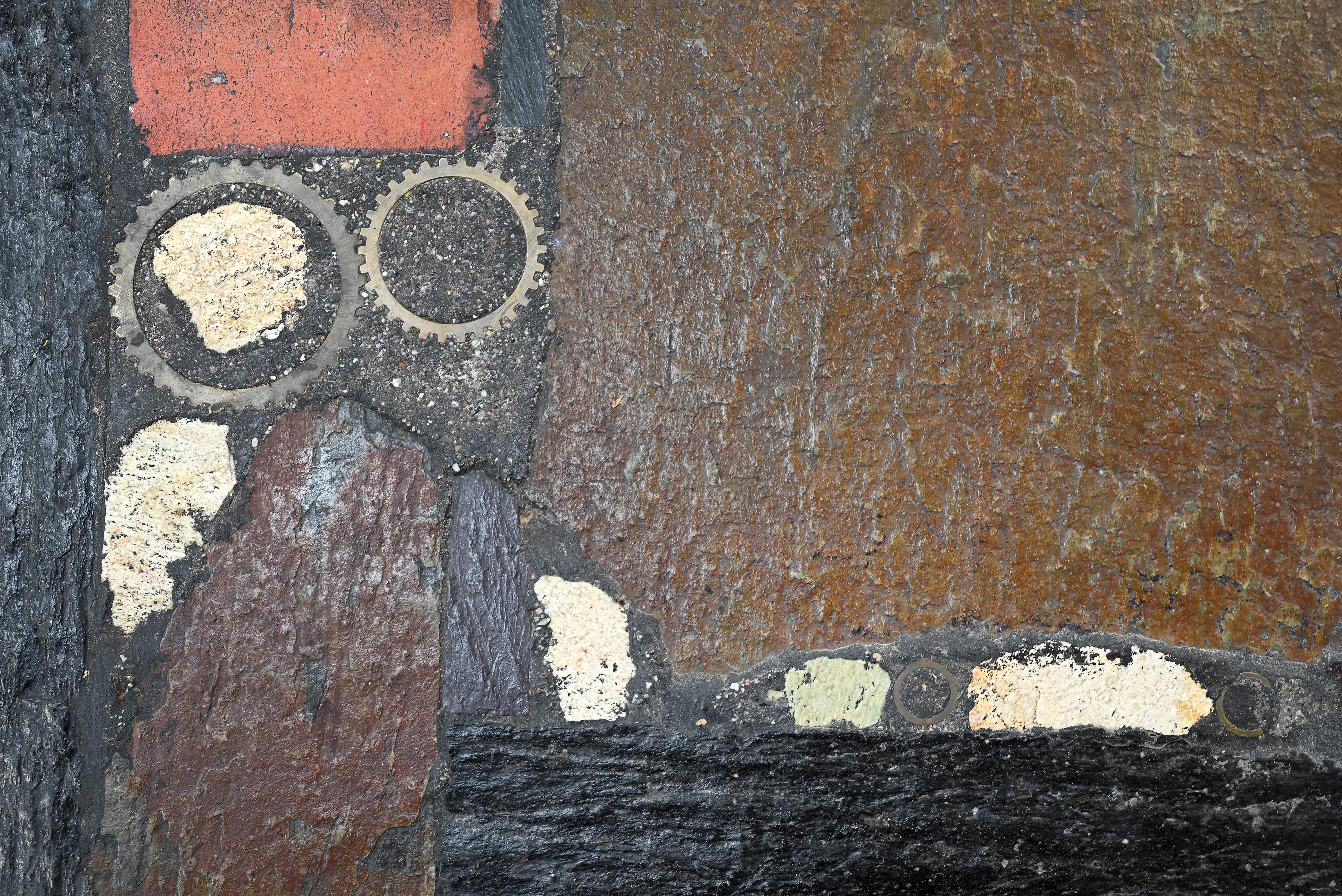 Paul Kingma Tavolino in ardesia, pietra e ottone intarsiato, 1974 in vendita 3