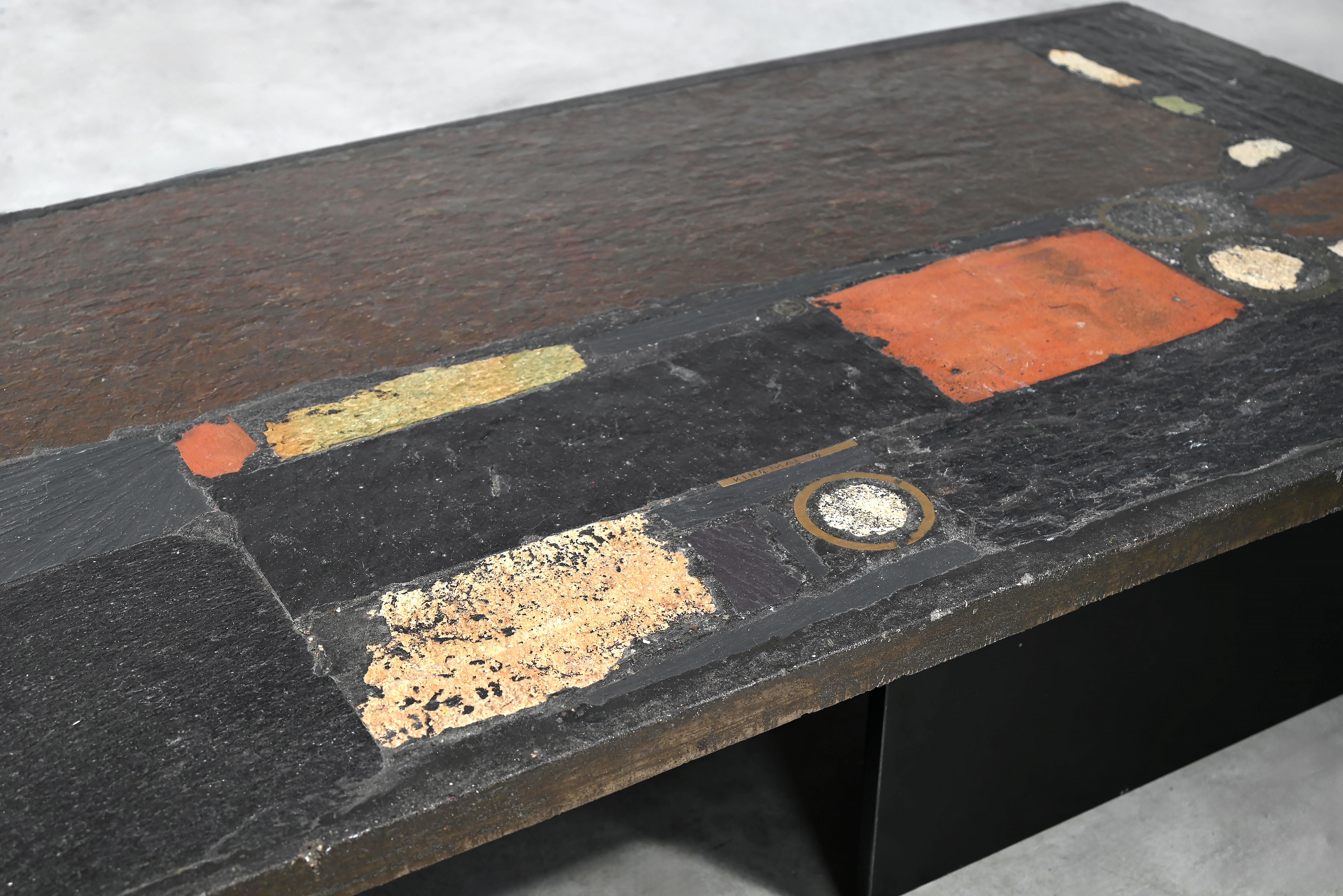 Paul Kingma Tavolino in ardesia, pietra e ottone intarsiato, 1974 In condizioni buone in vendita a Antwerp, Antwerp