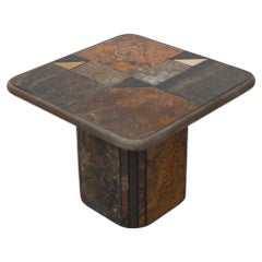 Mesa auxiliar de pedestal de mosaico de piedra estilo Paul Kingma con detalle decorativo de latón