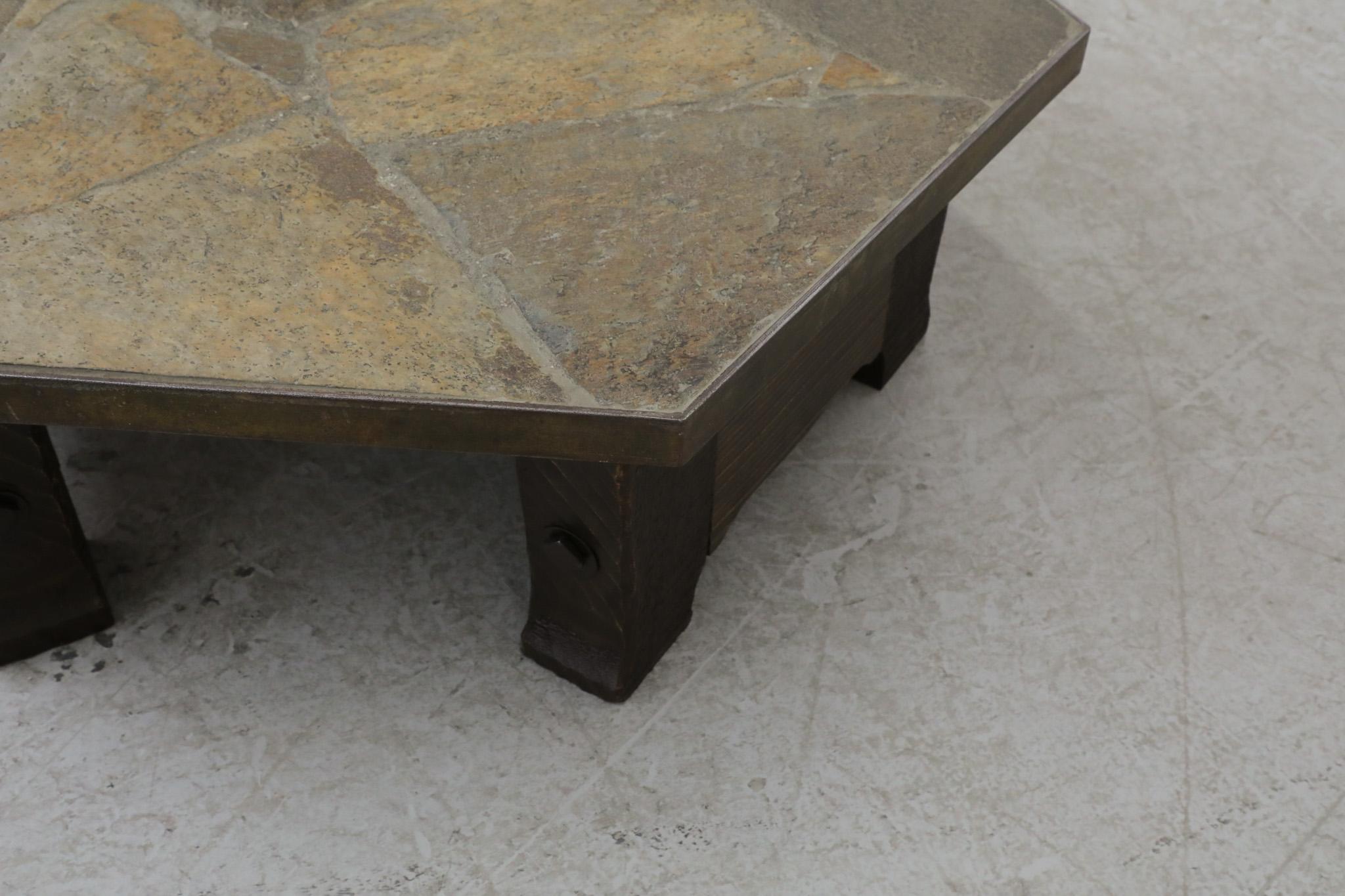 Fin du 20e siècle Table basse hexagonale à base de Wood et plateau en mosaïque de pierres Paul Kingma en vente