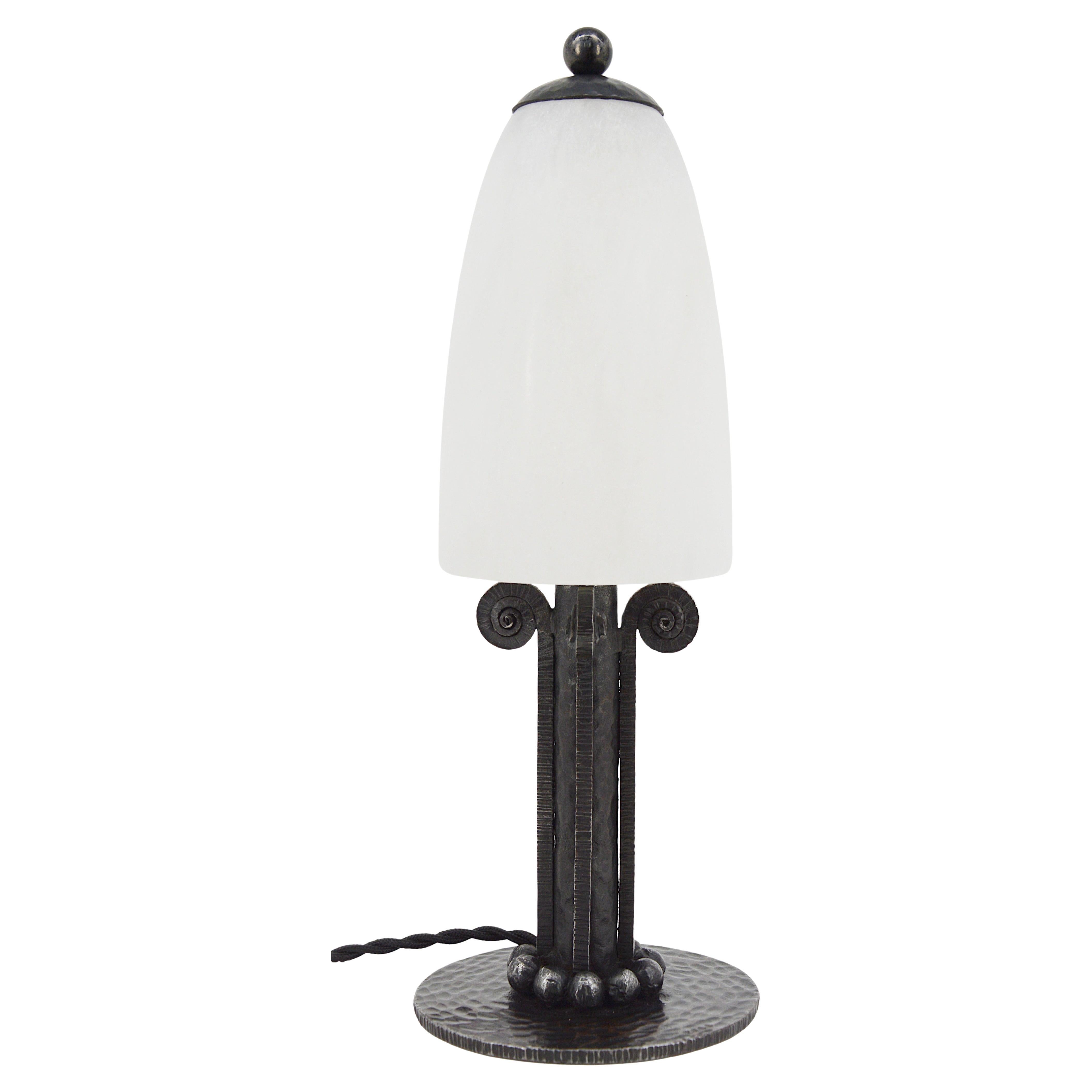 Lampe de bureau Art déco française Paul Kiss en albâtre et fer forgé, années 1920 en vente