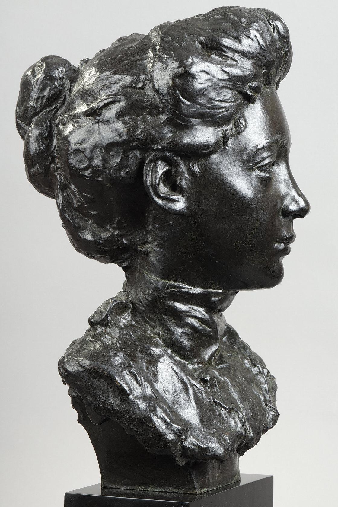 Presumed portrait of Elodie Blanchet
by Paul LANDOWSKI (1875-1961)

Sculpture in bronze with a dark greenish brown patina
A rare Landowski's early work
Signed on the lower side 