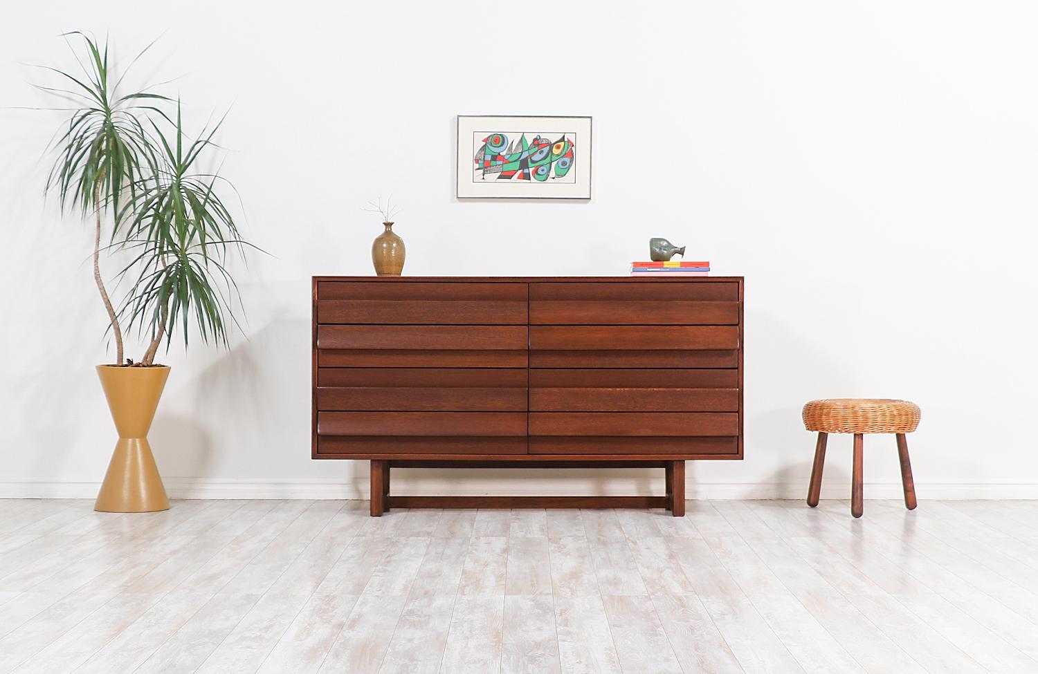 Sleek and curvature dresser designed by fame Hungarian-born modern architect and interior designer Paul Laszlo. This example was designed in collaboration with California company, Brown Saltman, who operated in the city of Los Angeles in the 1950s.