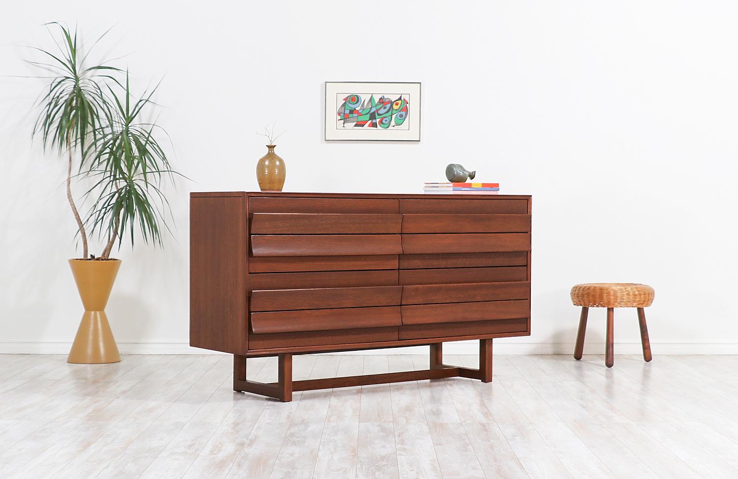 Mid-Century Modern Paul Laszlo 8-Drawer Dresser for Brown Saltman