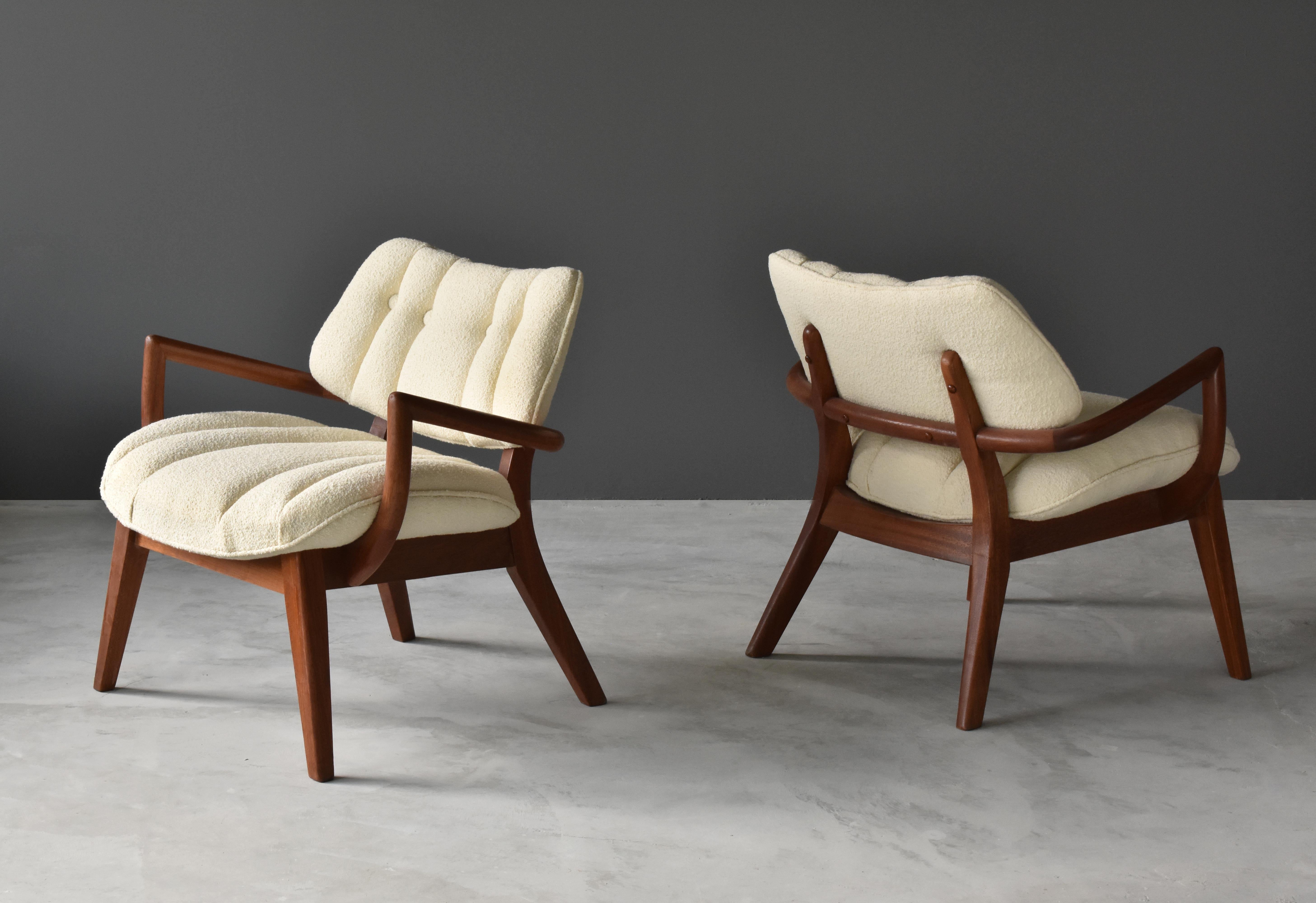 Mid-Century Modern Paul László, (attribution) Lounge Chairs, Mahogany, White Fabric, 1940s America