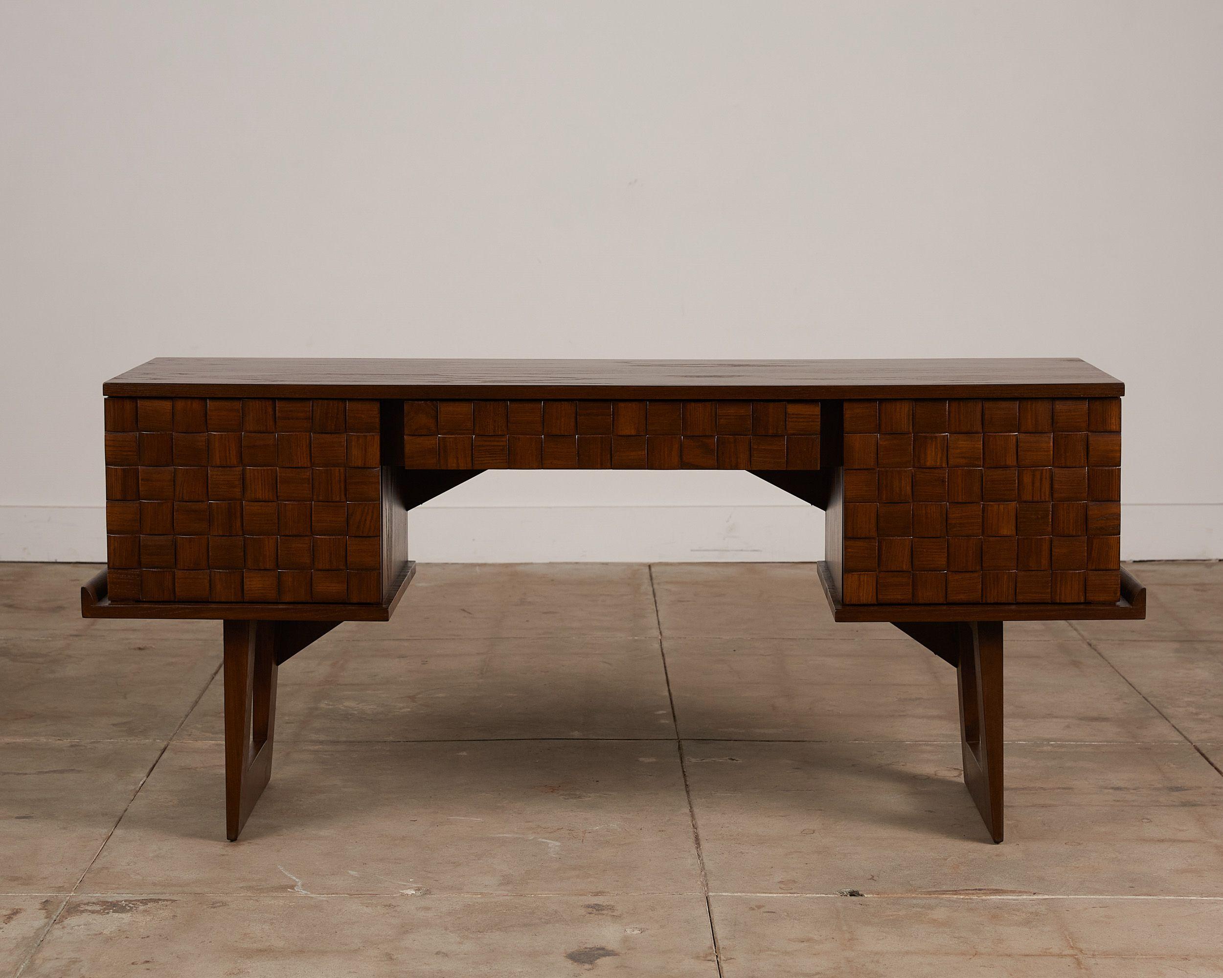 A stunning oak desk designed by Paul Lazlo for Brown Saltman c.1950s ,USA as part of the 