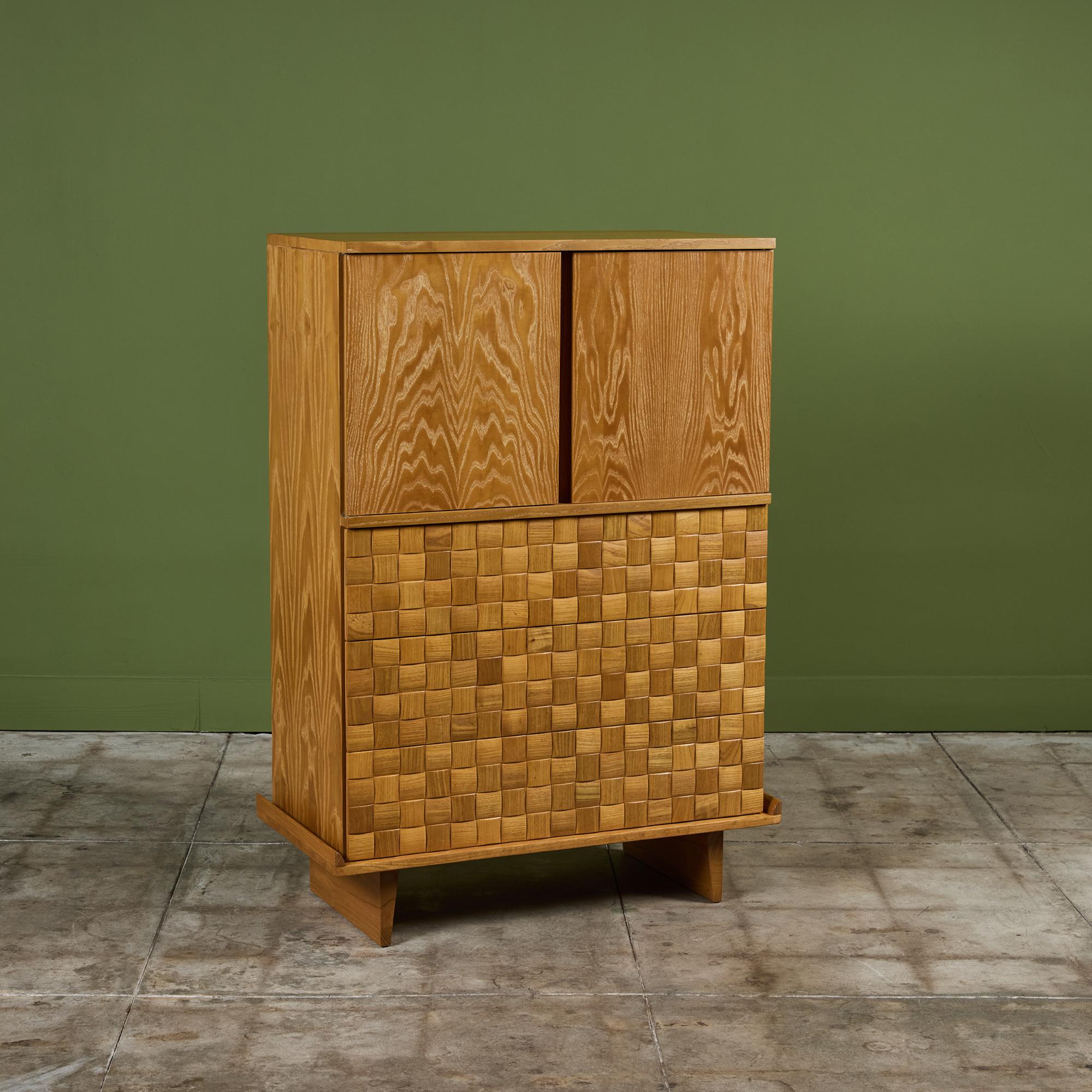 A stunning tall oak dresser designed by Paul Lazlo for Brown Saltman c.1950s, USA as part of the 