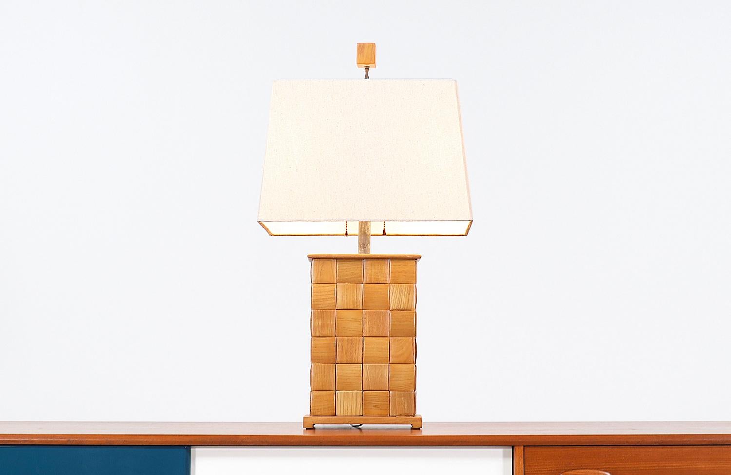 Rare Californian Modern table lamp designed by Paul Laszlo for Brown Saltman in the United States circa 1950s. This spectacular lamp features an oak wood body with Laszlo's signature chest pattern seen on his famous 