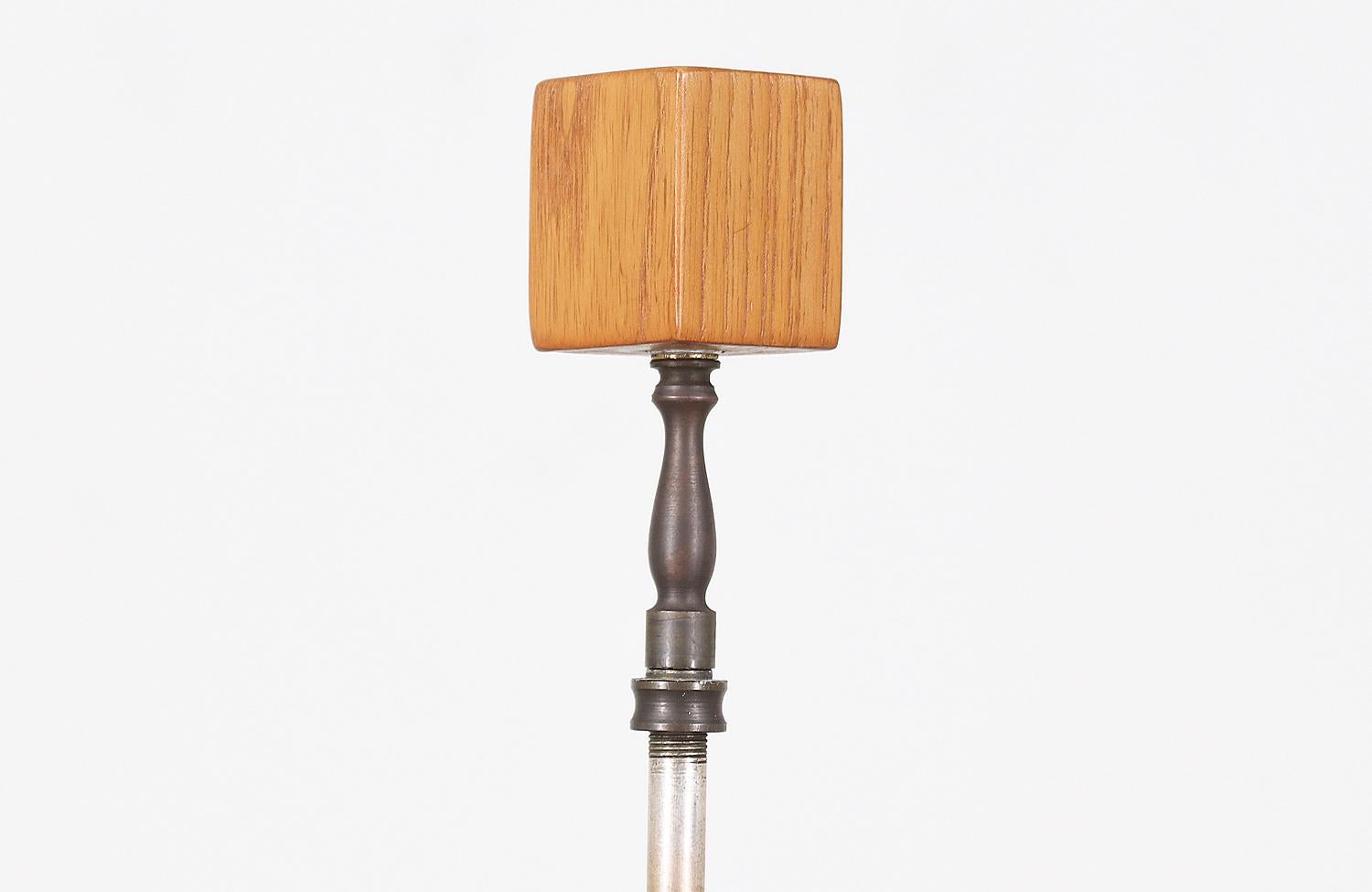 Expertisch restauriert – Paul Laszlo „Basket Weave“ Tischlampe für Brown Saltman, fachmännisch restauriert (Mitte des 20. Jahrhunderts) im Angebot