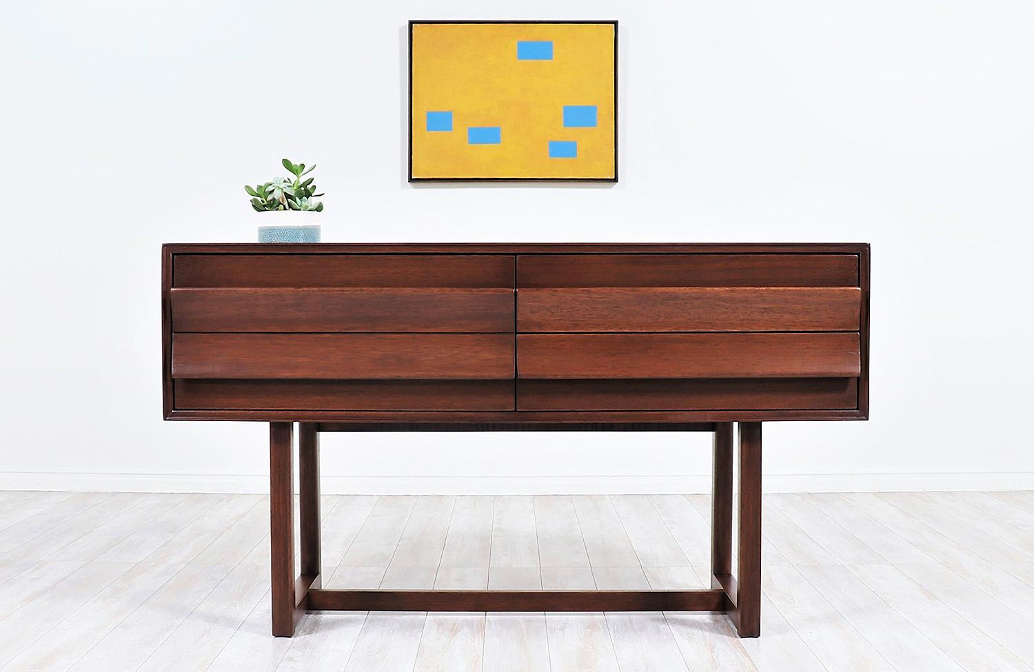 Sleek and curvature console table designed by fame Hungarian-born modern architect and interior designer Paul Laszlo. This example was designed in collaboration with California company, Brown Saltman, who operated in the city of Los Angeles in the