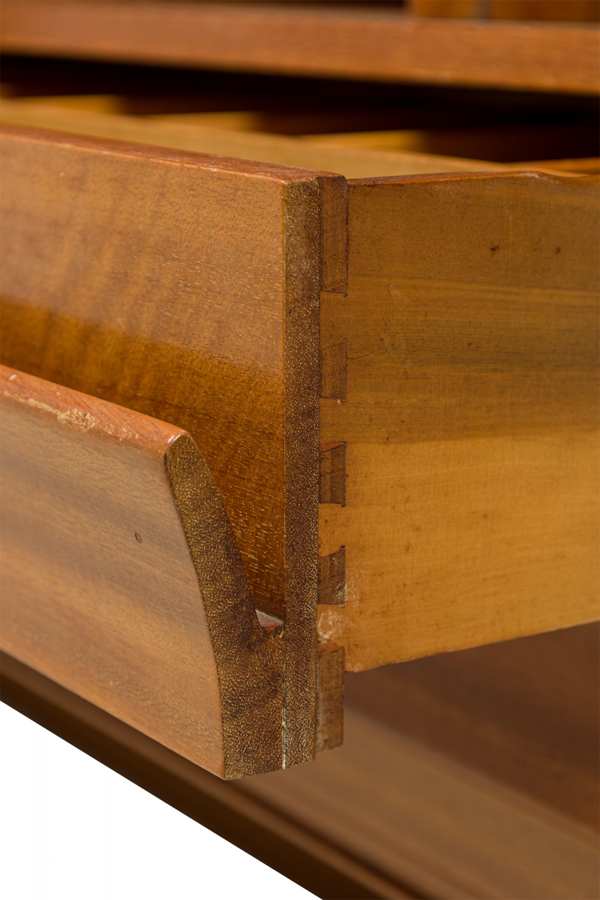 Paul Laszlo Continental Cerused Mahagoni 3-Schubladen-Credenza / Sideboard (Holz) im Angebot