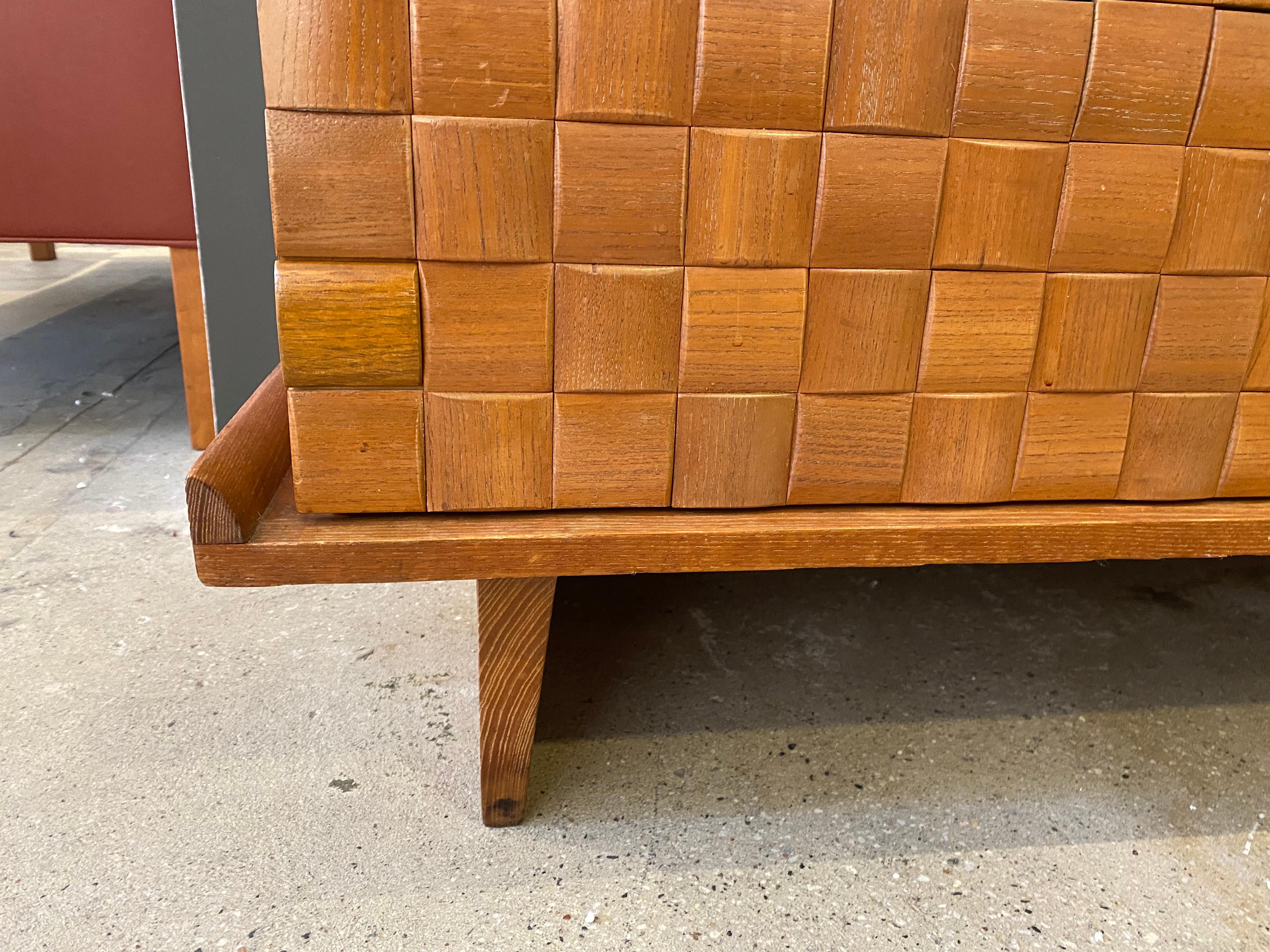 A double dresser / chest of drawers in oak with basket weave front pattern made out of solid oak squares. Designed by Paul László for Brown Saltman, 1950s, America. Marked in top right drawer. Paul László is considered among the most important