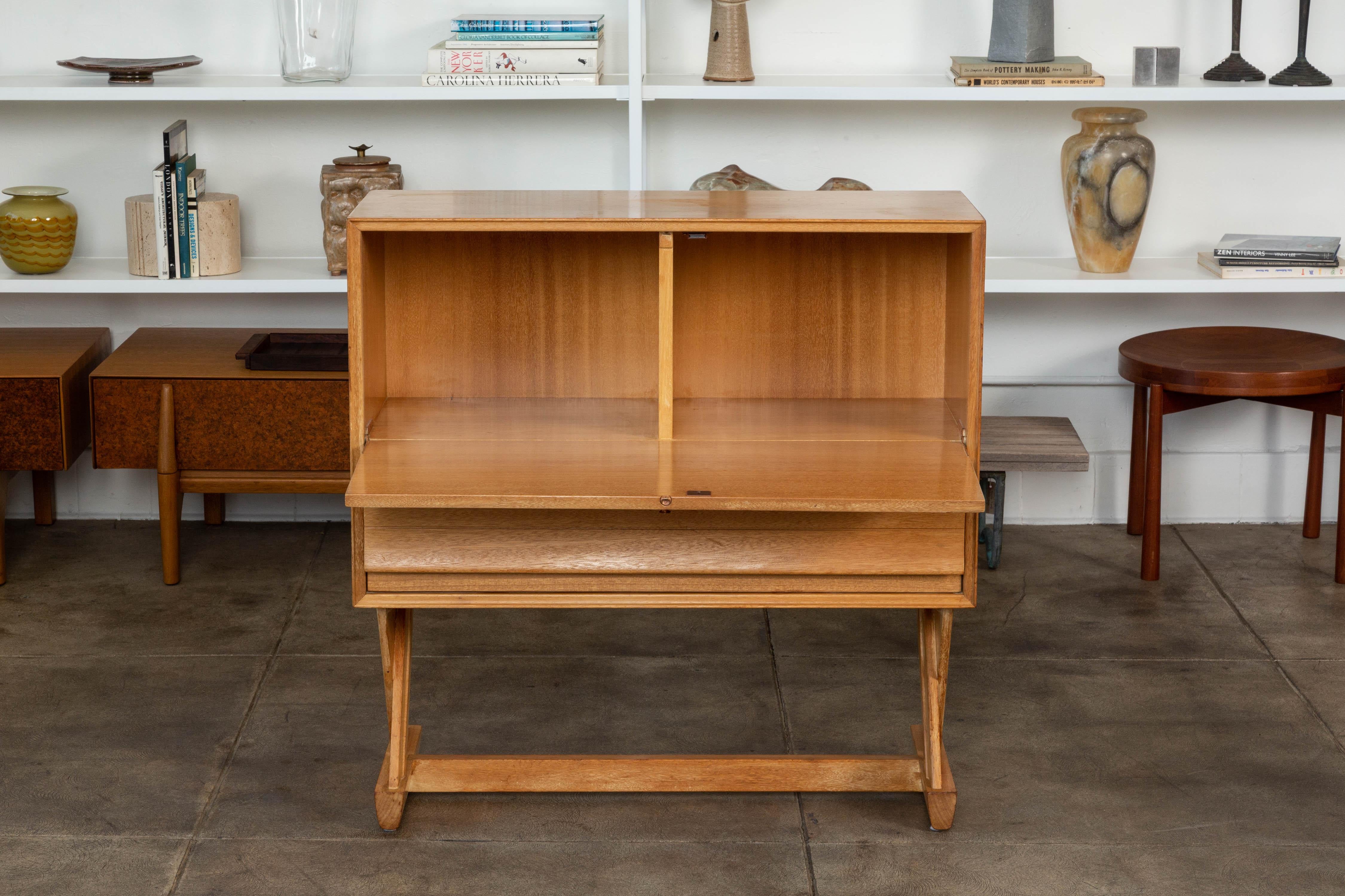 Paul Laszlo Liquor Cabinet for Brown Saltman In Excellent Condition In Los Angeles, CA