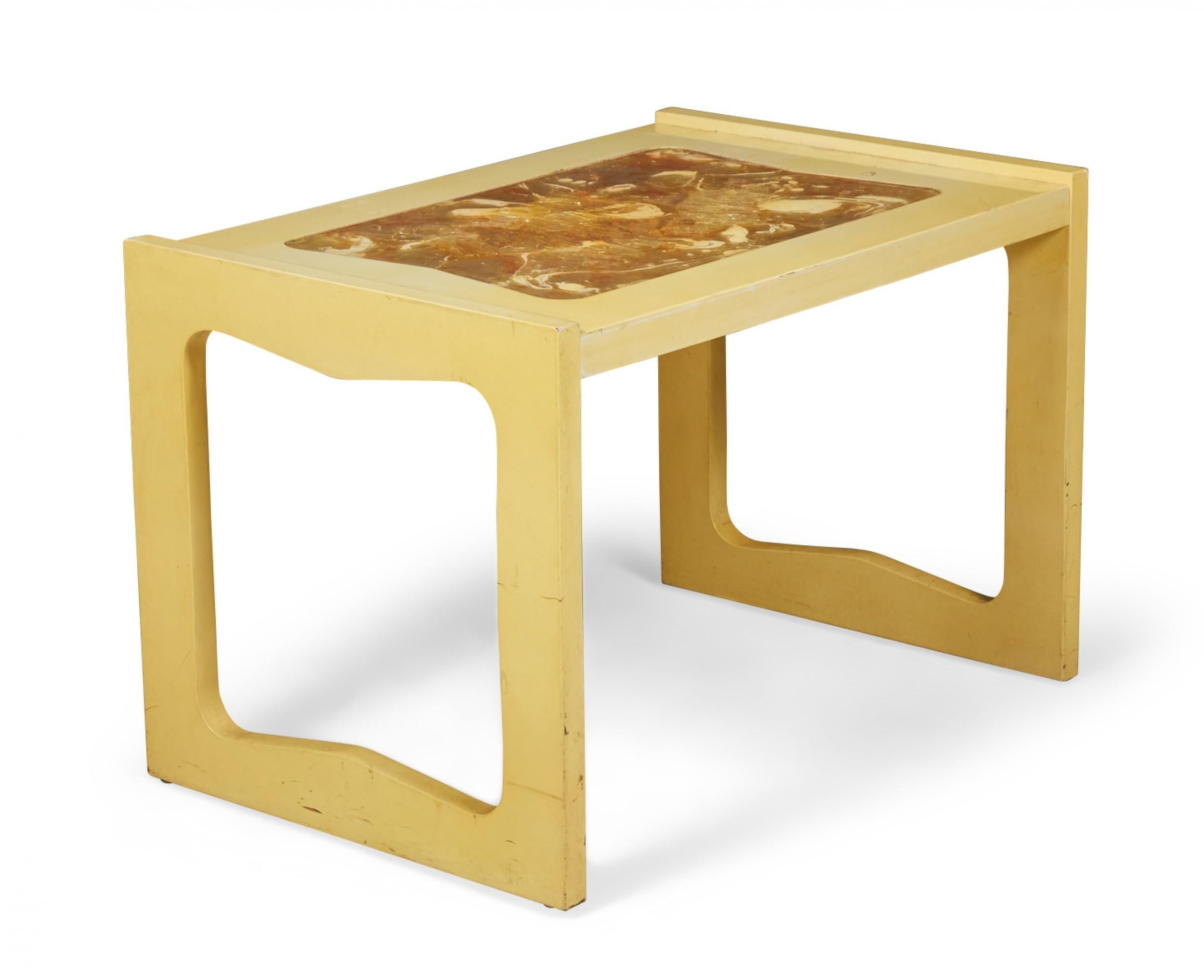 Mid-Century Modern Table d'appoint Paul Laszlo pour Brown Saltman, finition en résine beige en vente