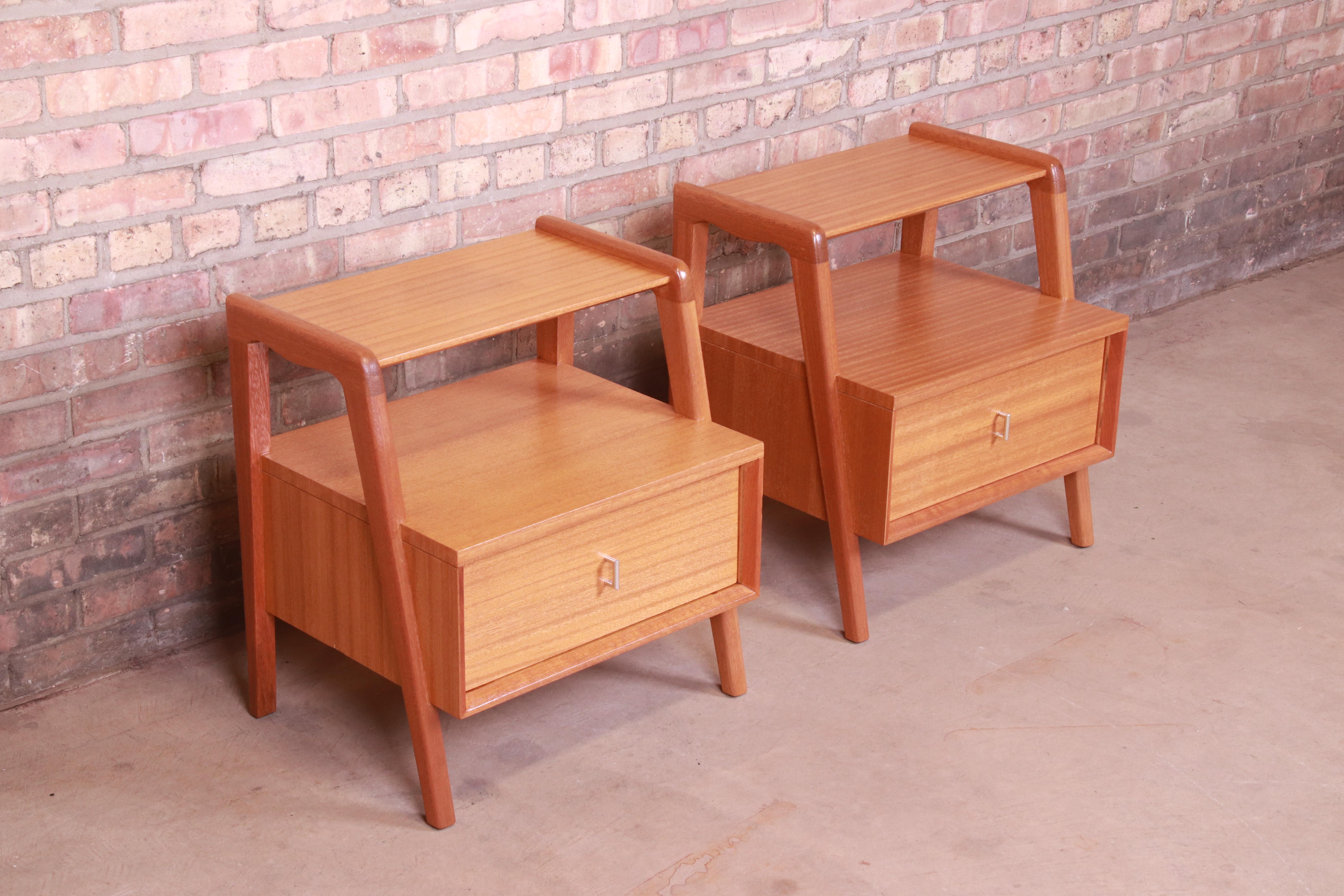 Mid-20th Century Paul Laszlo for Brown Saltman Mahogany Nightstands, Newly Refinished