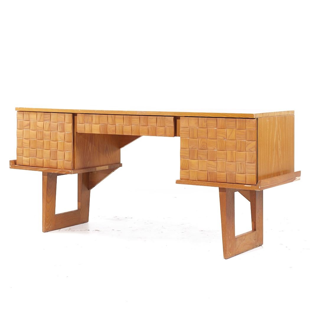 Mid-Century Modern Paul Laszlo pour Brown Saltman Bureau du milieu du siècle en chêne blanchi tressé en vente