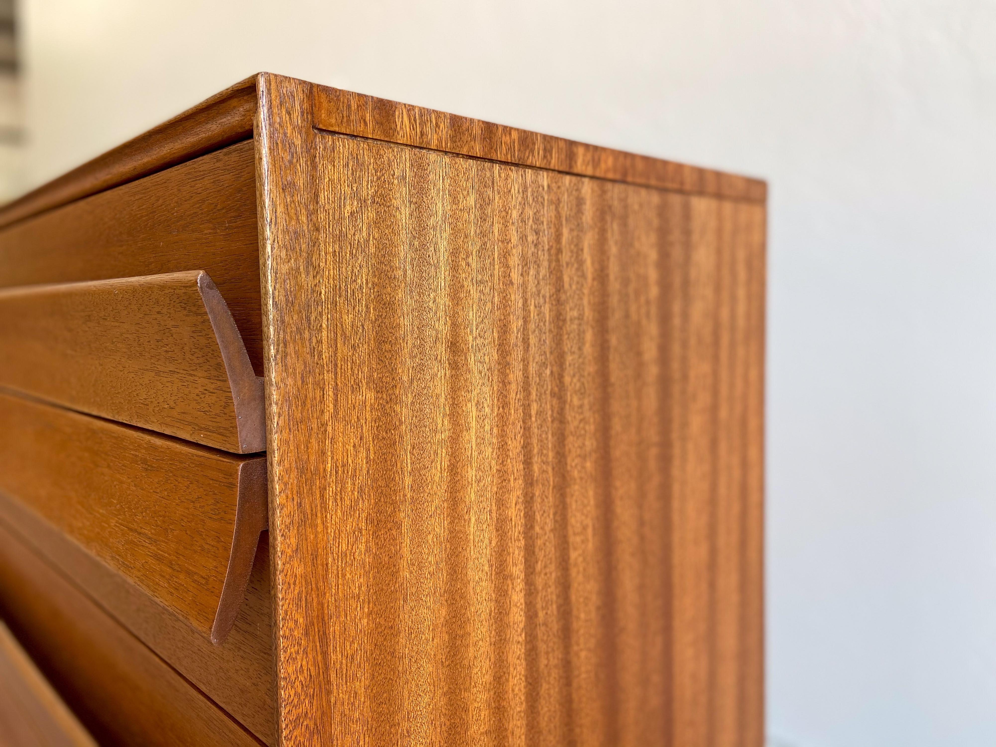 Paul Laszlo for Brown Saltman Mid-Century Modern Mahogany Dresser 1