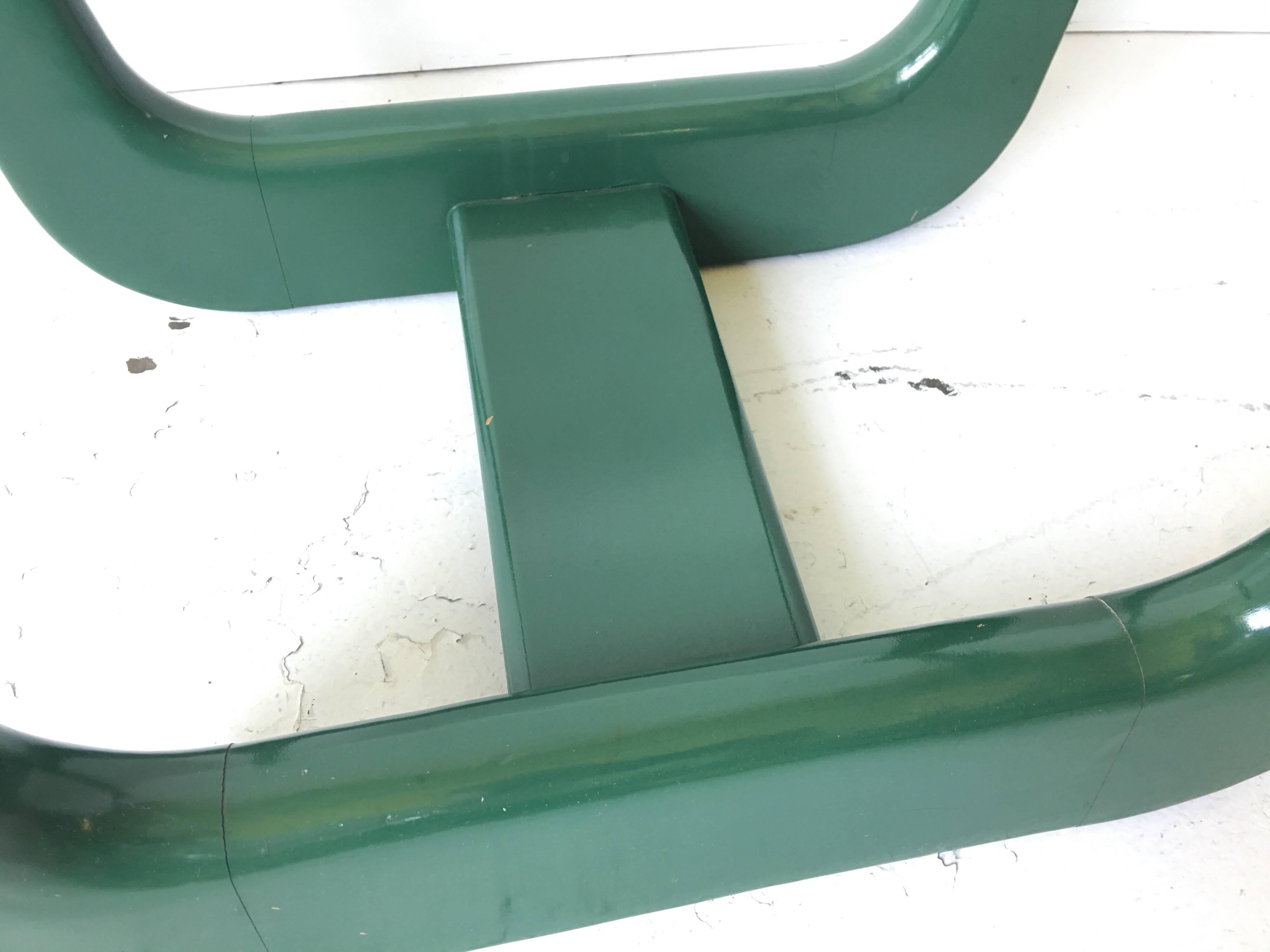 Paul Laszlo Interior Attributed Original Green Lacquer Side Table In Good Condition In Tulsa, OK