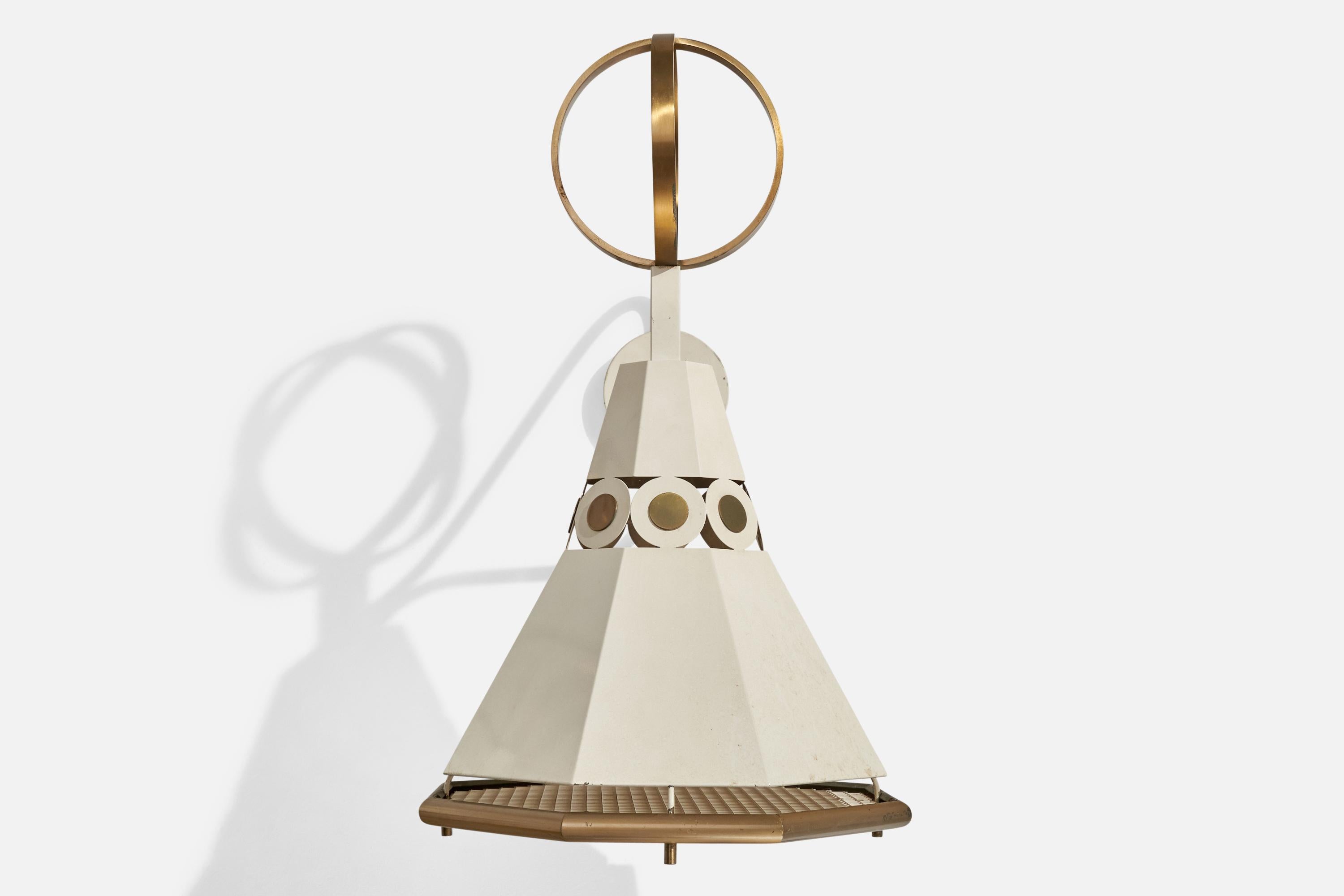 Paul Laszlo, Large Wall Lights, Brass, Metal, USA, 1950s In Good Condition For Sale In High Point, NC