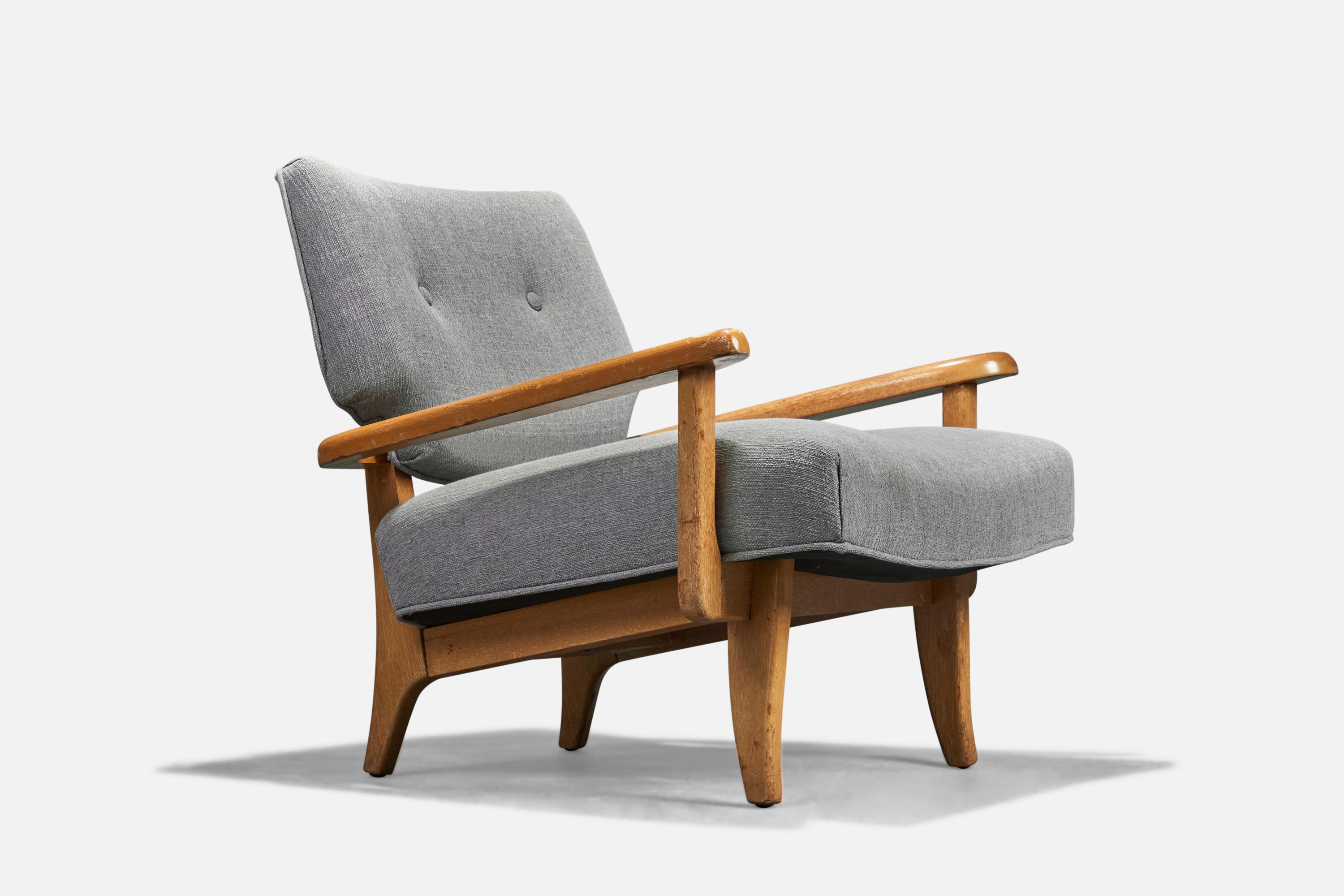 Ein Sessel aus grauem Stoff und Eichenholz, entworfen von Paul László und hergestellt von Brown Saltman, USA, 1950er Jahre.