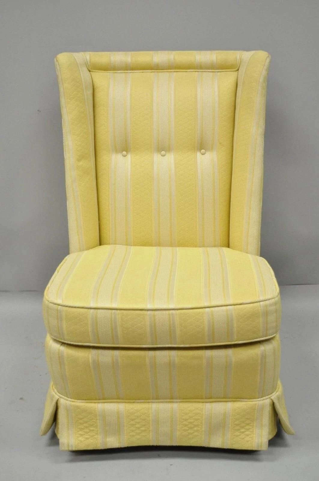 Vintage Paul Laszlo Mid Century Modern Upholstered Barrel Wing Back Slipper Lounge Chair. L'article se caractérise par un dossier en tonneau entièrement rembourré, une construction en bois massif lourd, des pieds effilés courts et des lignes