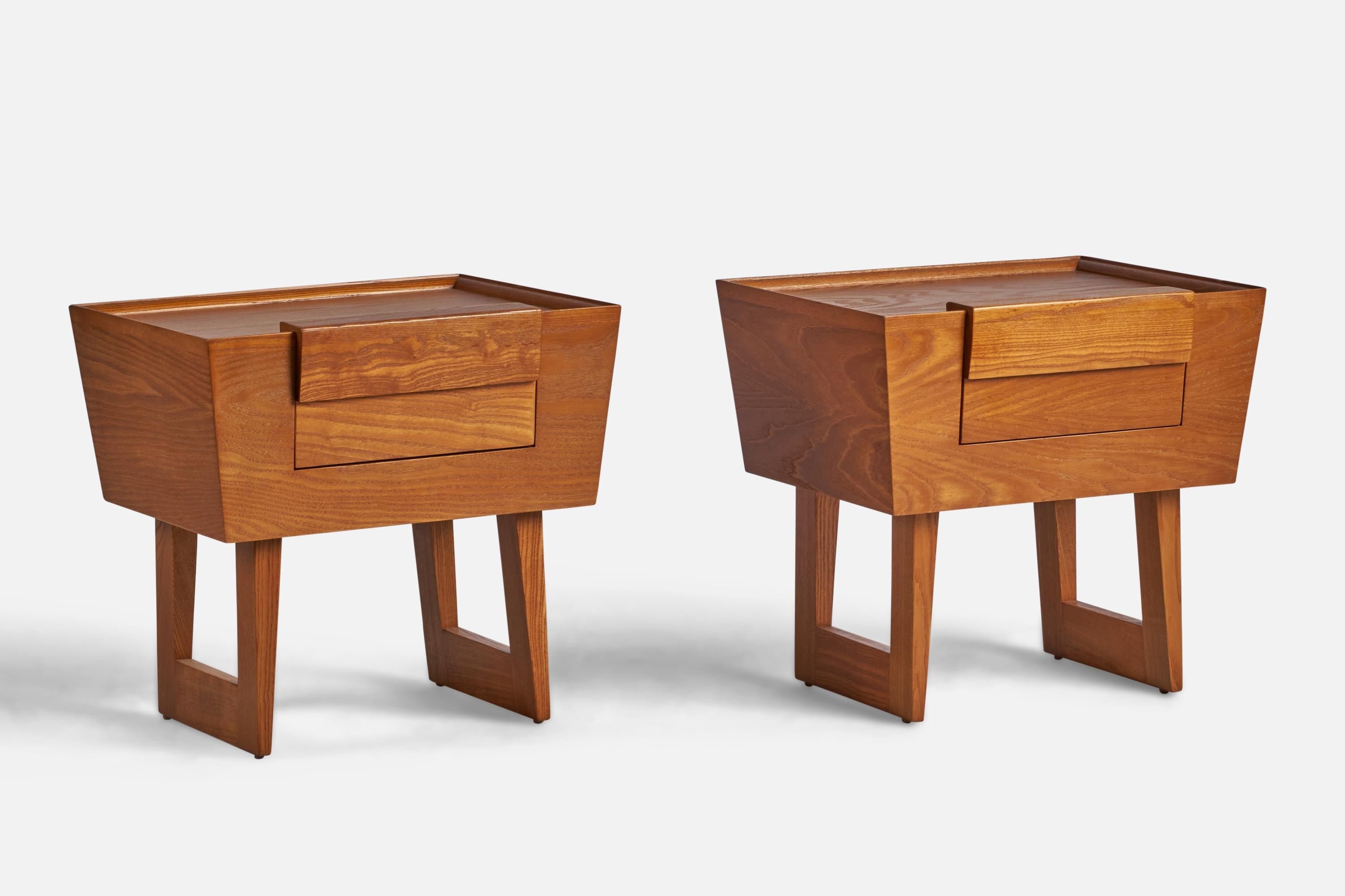 A pair of oak nightstands or bedside cabinets designed by Paul Laszlo and produced by  Brown Saltman, Sweden, 1950s.