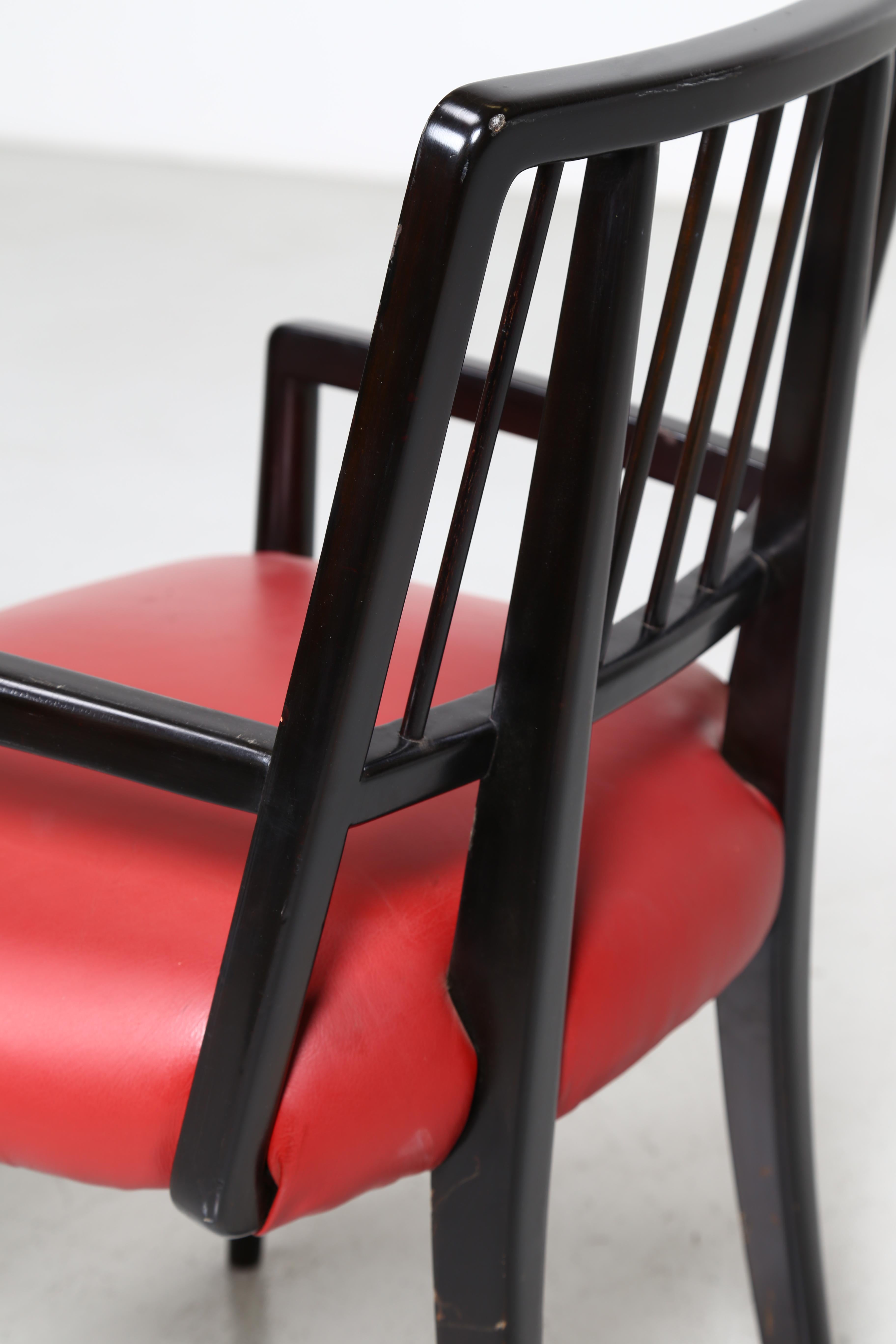 Satz von vier Stühlen aus schwarz lackiertem Holz von Paul Laszlo, 1950er Jahre im Zustand „Gut“ im Angebot in Milano, IT