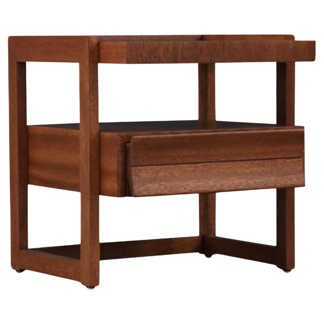 Fachmännisch restauriert - Paul Laszlo Two-Tier Night Stand für Brown Saltman