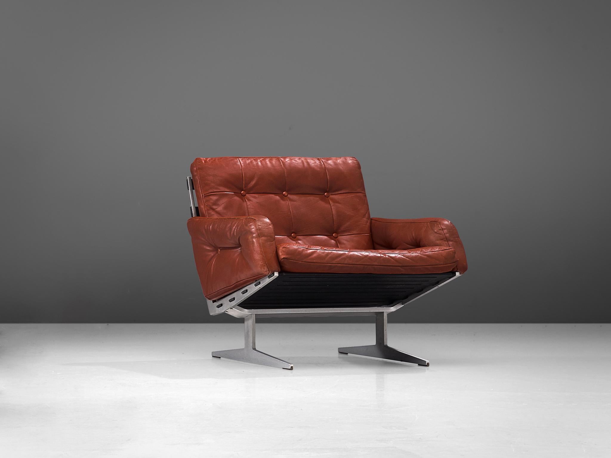 Paul Leidersdorff for Cado, 'Caravelle' lounge chair, leather, aluminum and wood, Denmark, 1960s

Modern armchair created by Paul Leidersdorff for Cado. The slipper chair holds a L-shaped seating, moreover, this shape is repeated in the legs. A