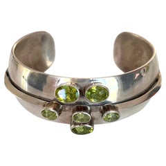 Paul Livingston, nativo americano Navajo in argento sterling, bracciale con peridoto