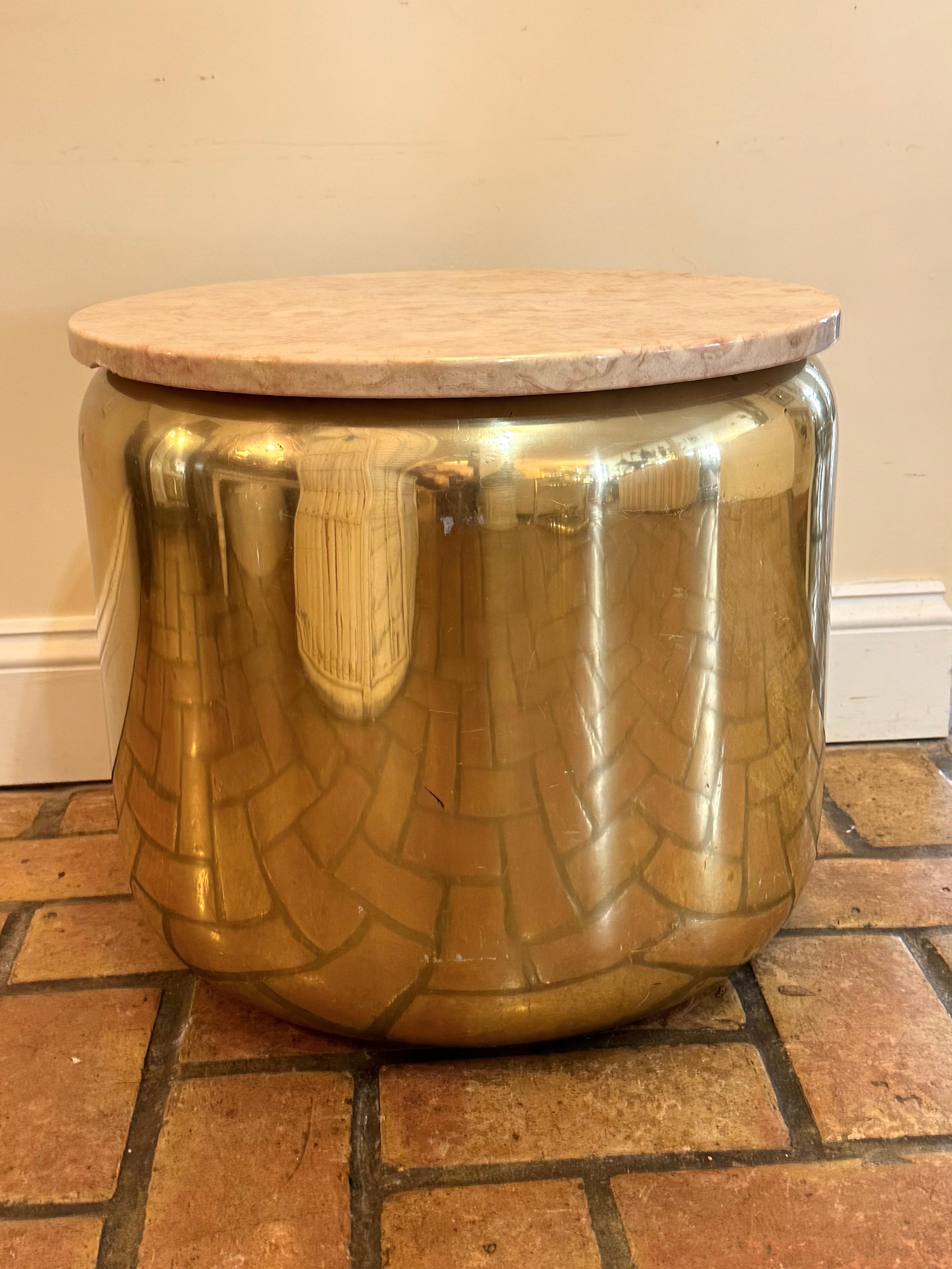Mid-Century Modern Paul Mayen for Habitat Round Brass Table with Pink Marble Top For Sale