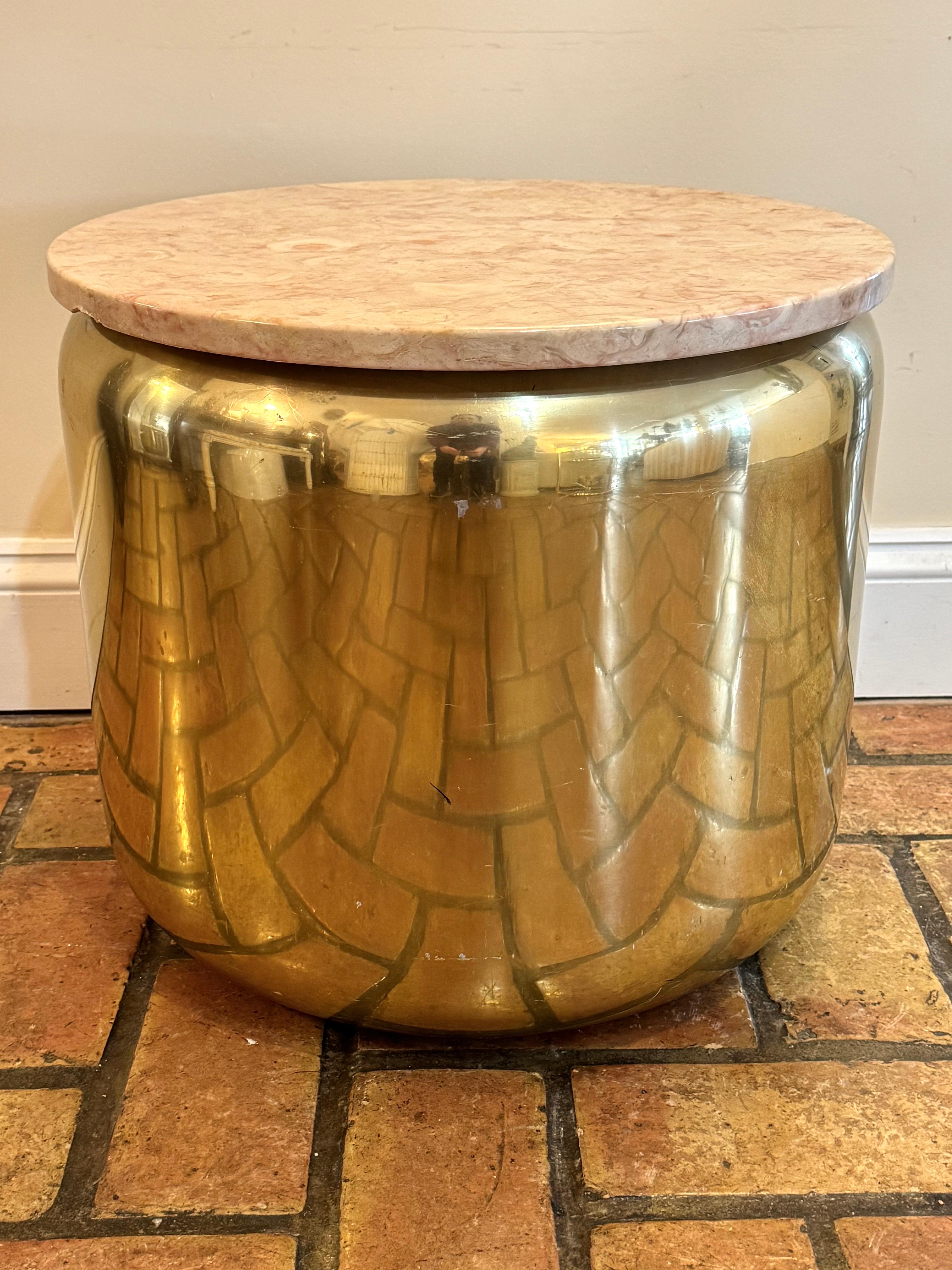 Paul Mayen for Habitat Round Brass Table with Pink Marble Top In Good Condition For Sale In Redding, CT
