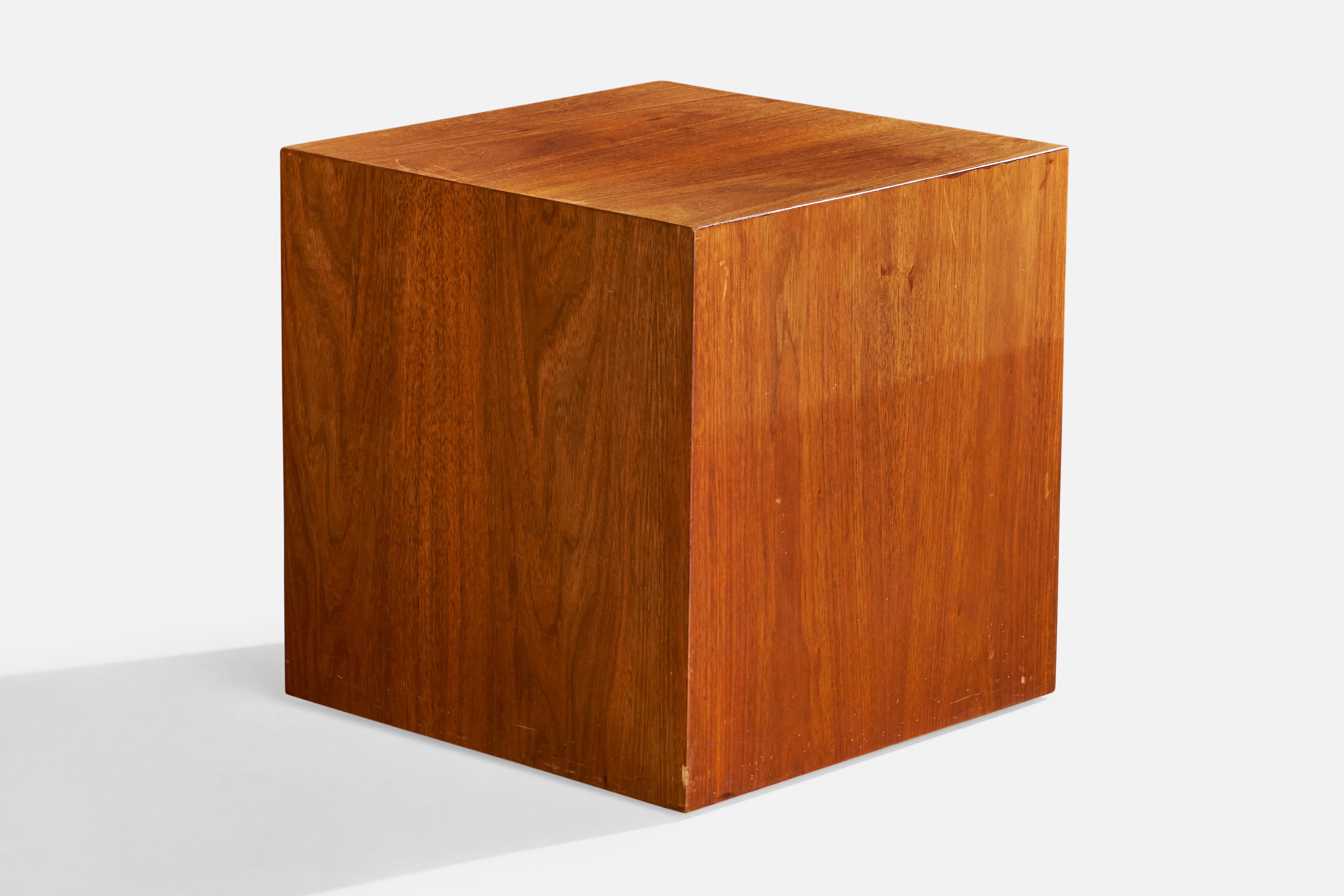Table d'appoint en chêne produite par Intrex Furniture, New York, États-Unis, c. années 1970. Le design est attribué à Paul Mayen.

Dimensions : 18