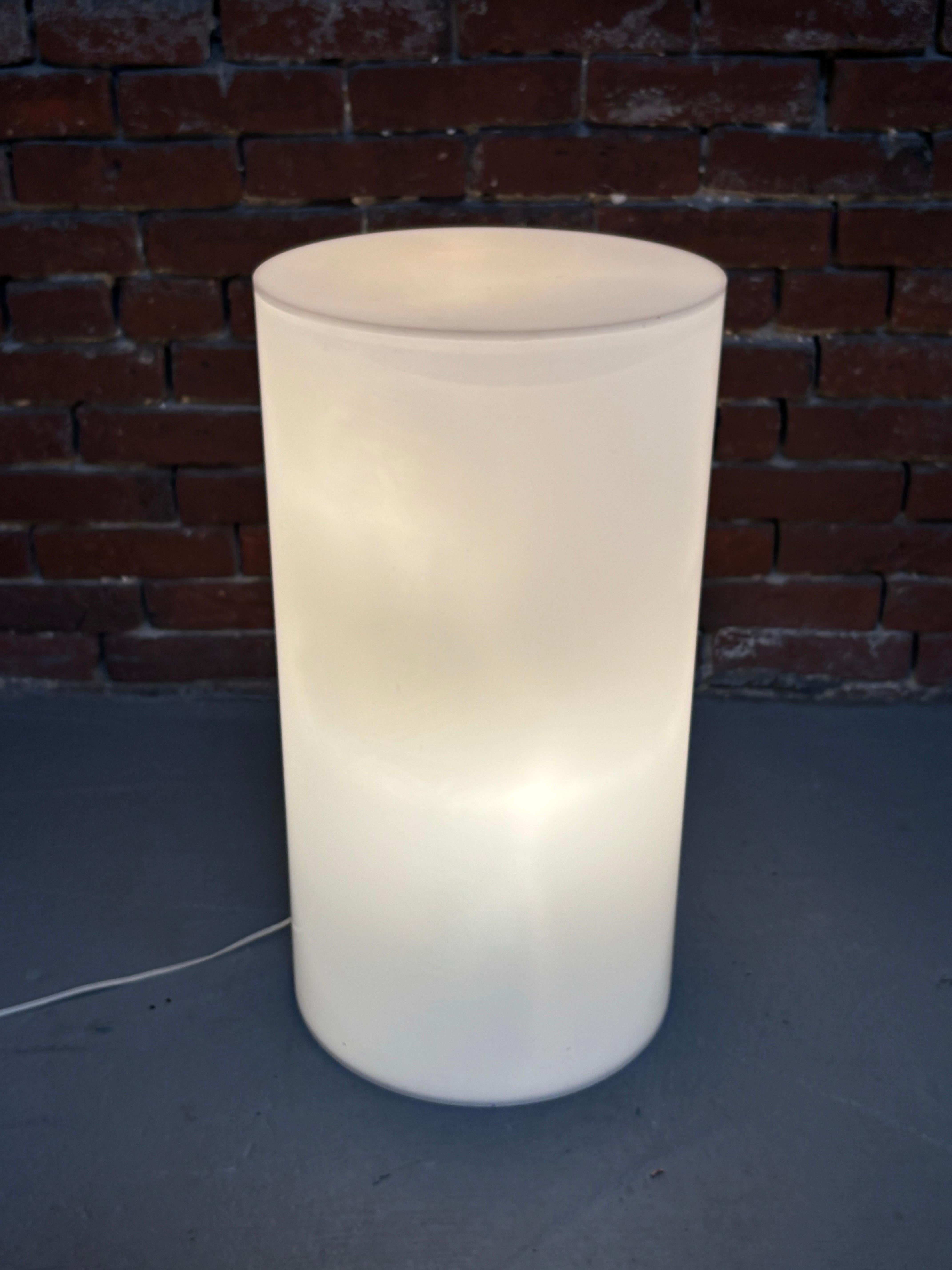 Paul Mayen per Habitat Lampada da terra in lucite in vendita 2