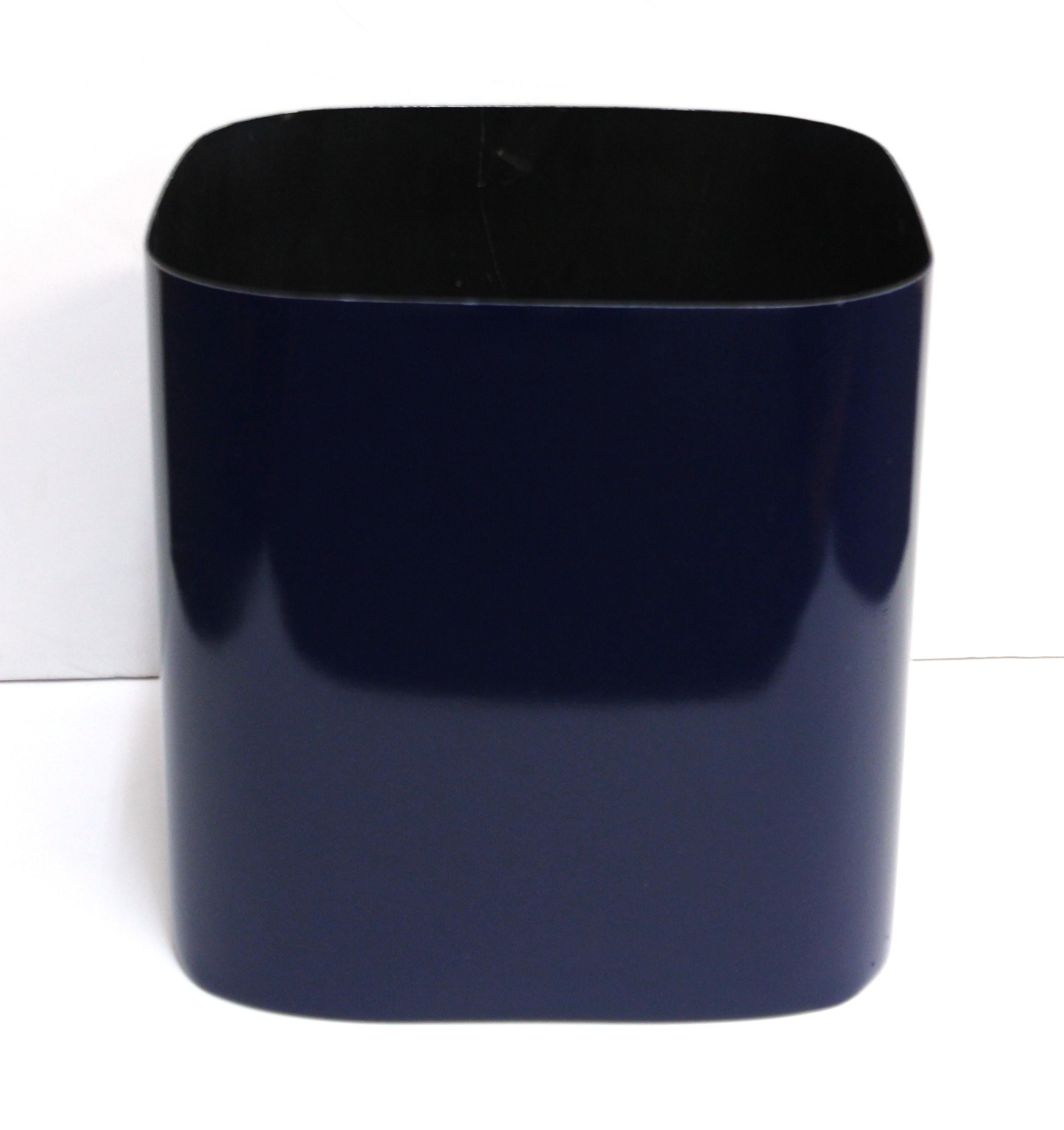 Modern planter made in lacquered metal and designed by Paul Mayen for Habitat International. The piece has rounded edges and a makers label on the bottom from Habitat international. In great vintage condition with age-appropriate wear and use.