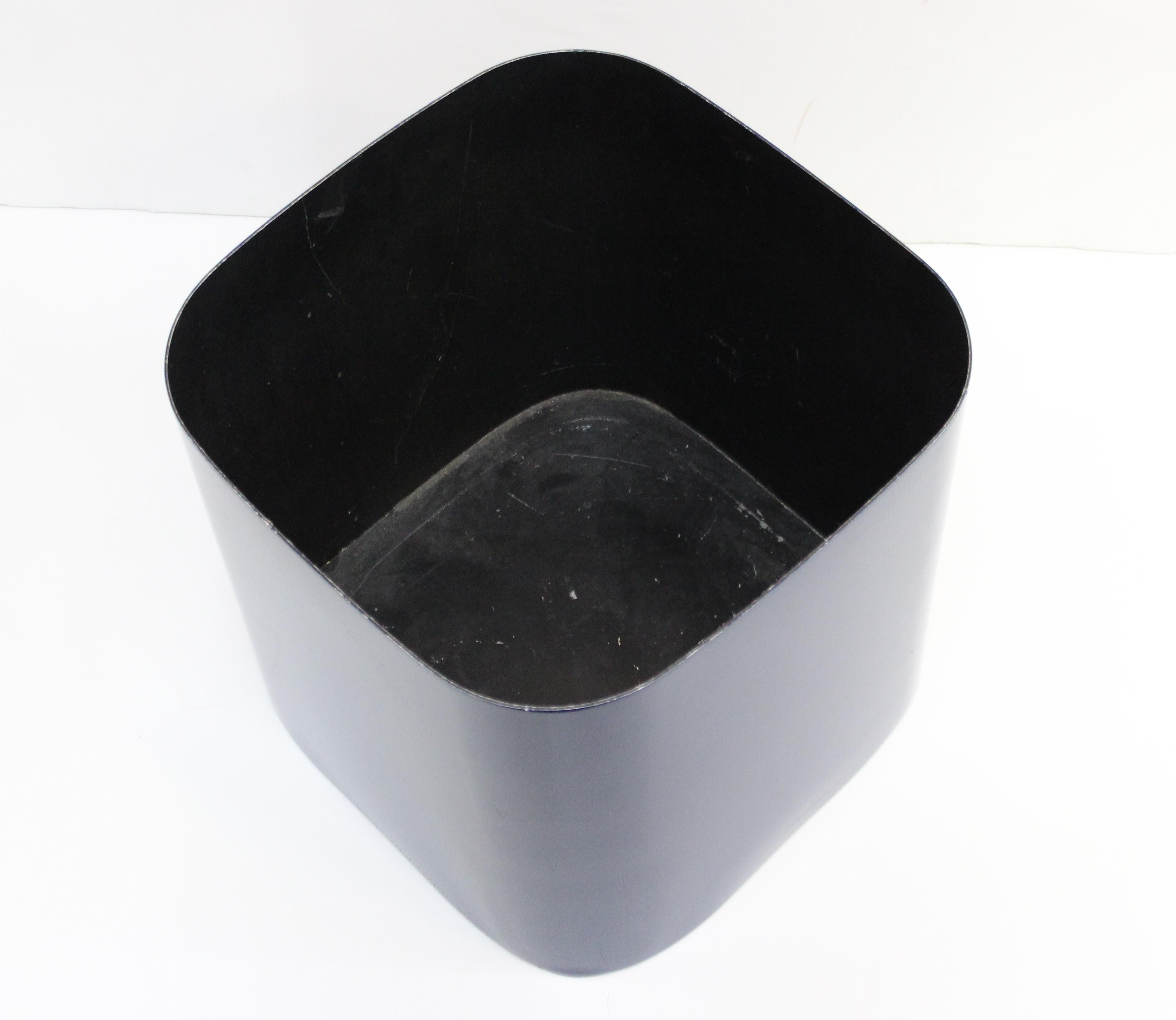 Paul Mayen For Habitat Modern Lacquered Metal Planter With Rounded Edges In Good Condition In New York, NY