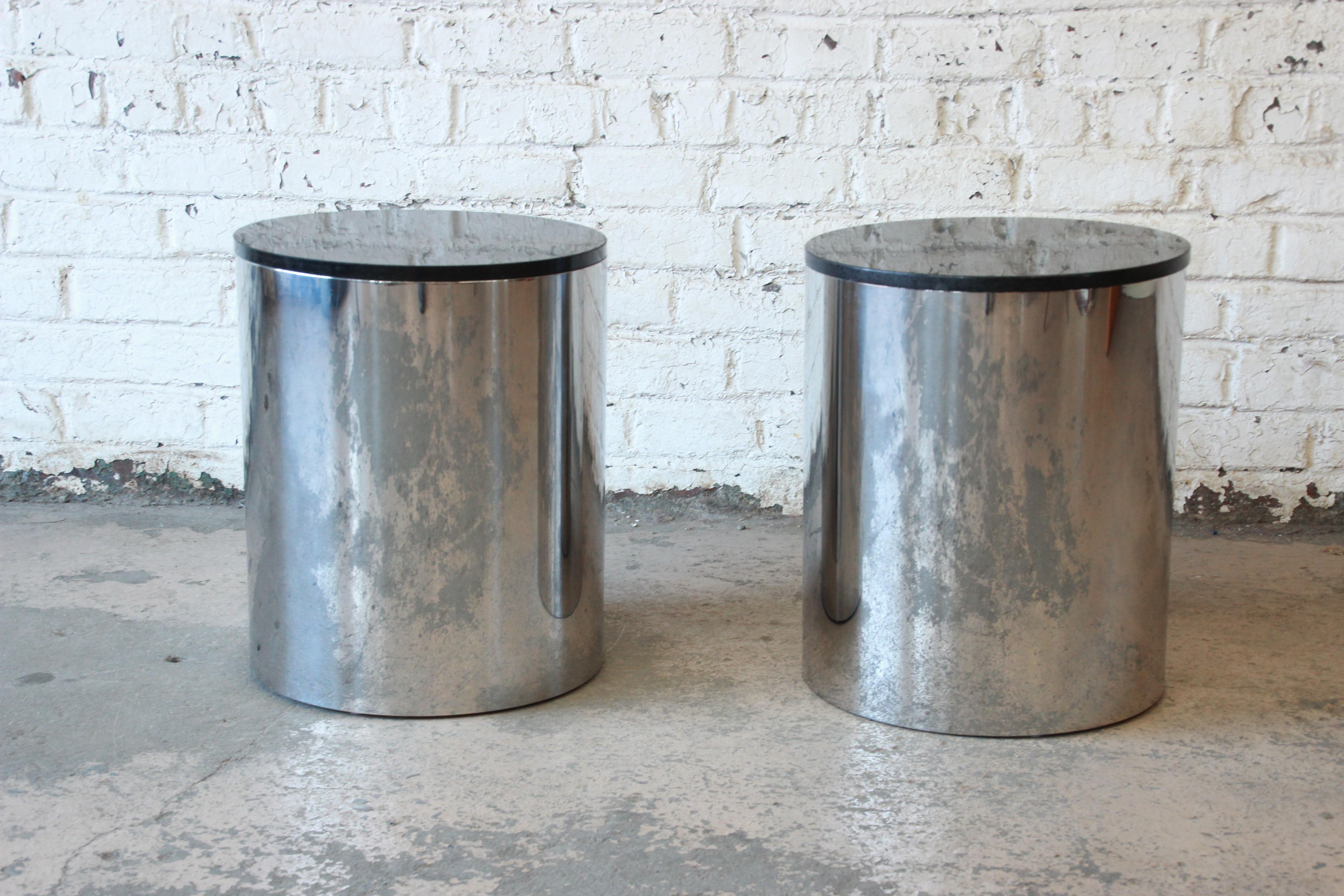 A nice pair of Mid-Century Modern polished aluminum and black granite top drum side tables or plant stands by Paul Mayen for Habitat. The tables are in very good original condition, with minimal wear from age and use. A perfect addition to any